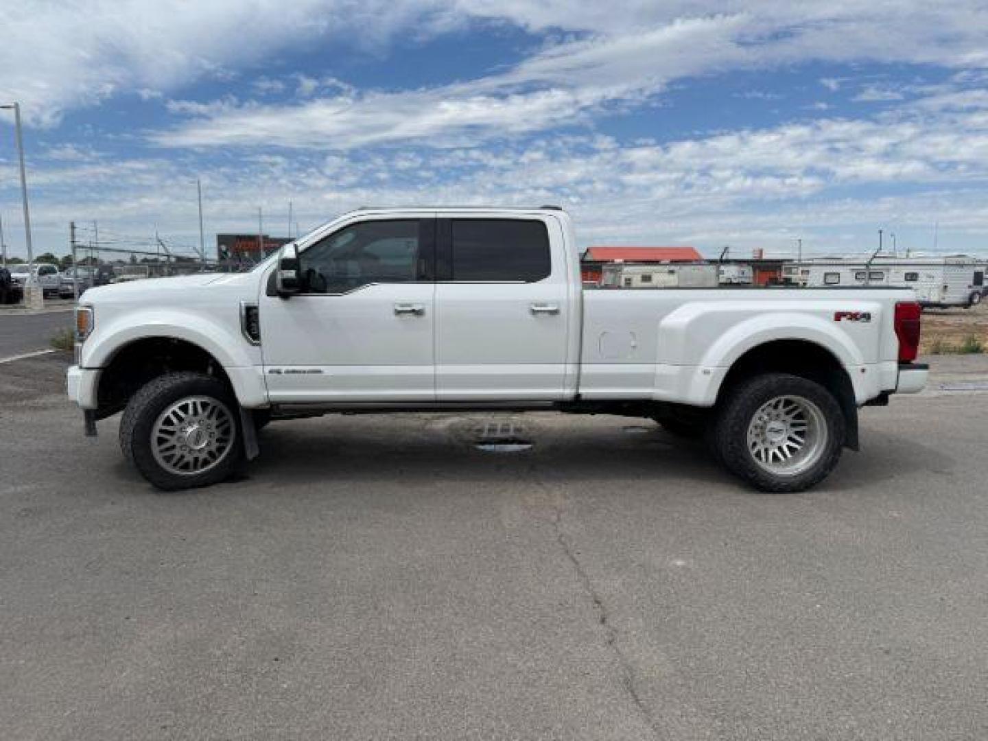 2022 WHITE /LEATHER Ford F-450 SD (1FT8W4DT7NE) with an 67L V8 OHV 16V DIESEL engine, Automatic transmission, located at 1175 N Woodruff Ave, Idaho Falls, ID, 83401, 43.506901, -111.999657 - At Timberline Auto, finding a great deal on your next vehicle is always easy! Our experienced sales staff's goal is to help find you the right vehicle at the right price! Our knowledgeable finance department has options for almost any credit score. We offer extended service contract options to prote - Photo#1