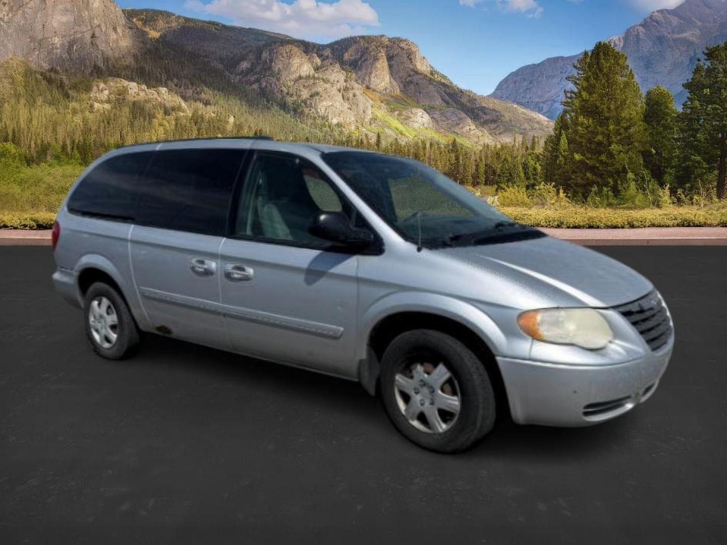 2005 Bright Silver Metallic Clearcoat /Medium Slate Gray Chrysler Town Country (2C4GP44R45R) with an 33L V-6 regular unleaded engine, Automatic transmission, located at 1175 N Woodruff Ave, Idaho Falls, ID, 83401, 43.506901, -111.999657 - At Timberline Auto, finding a great deal on your next vehicle is always easy! Our experienced sales staff's goal is to help find you the right vehicle at the right price! Our knowledgeable finance department has options for almost any credit score. We offer extended service contract options to prote - Photo#0