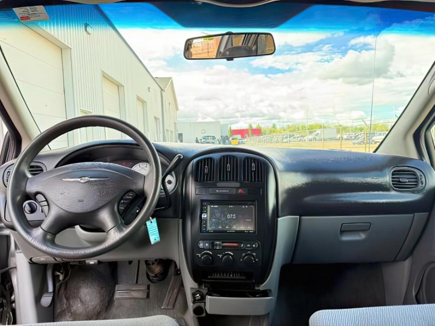2005 Bright Silver Metallic Clearcoat /Medium Slate Gray Chrysler Town Country (2C4GP44R45R) with an 33L V-6 regular unleaded engine, Automatic transmission, located at 1175 N Woodruff Ave, Idaho Falls, ID, 83401, 43.506901, -111.999657 - At Timberline Auto, finding a great deal on your next vehicle is always easy! Our experienced sales staff's goal is to help find you the right vehicle at the right price! Our knowledgeable finance department has options for almost any credit score. We offer extended service contract options to prote - Photo#18