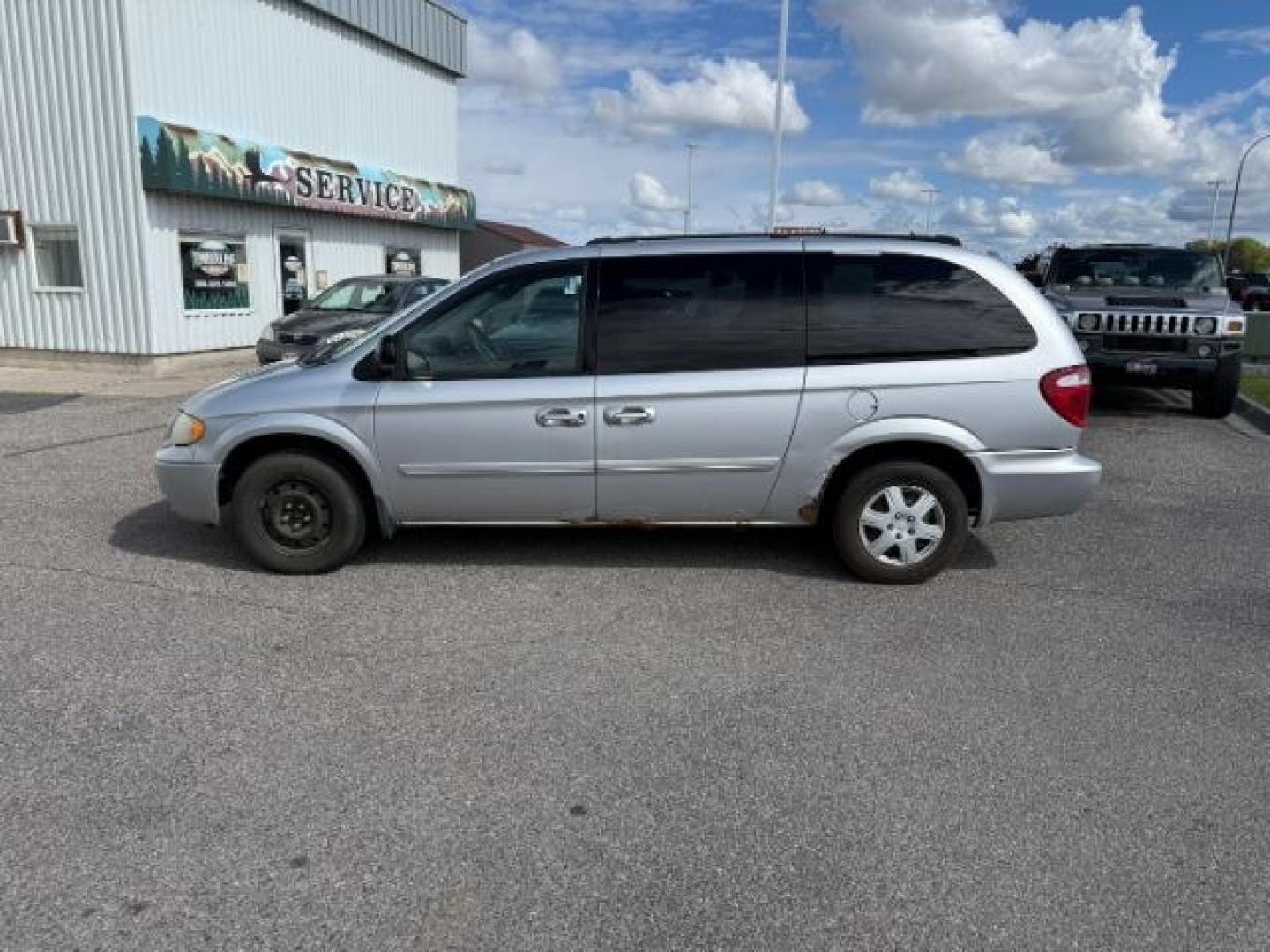 2005 Bright Silver Metallic Clearcoat /Medium Slate Gray Chrysler Town Country (2C4GP44R45R) with an 33L V-6 regular unleaded engine, Automatic transmission, located at 1175 N Woodruff Ave, Idaho Falls, ID, 83401, 43.506901, -111.999657 - At Timberline Auto, finding a great deal on your next vehicle is always easy! Our experienced sales staff's goal is to help find you the right vehicle at the right price! Our knowledgeable finance department has options for almost any credit score. We offer extended service contract options to prote - Photo#20