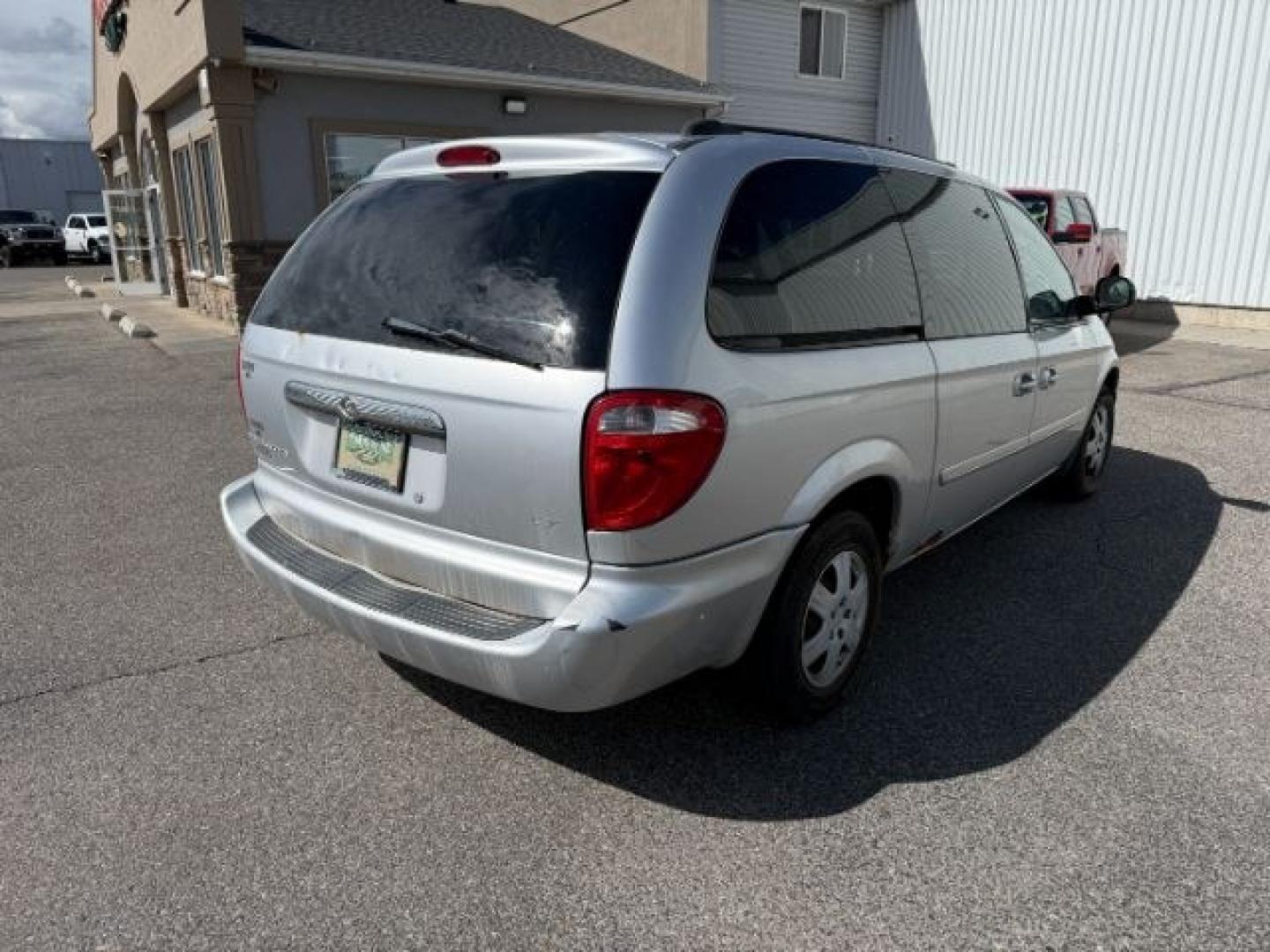 2005 Bright Silver Metallic Clearcoat /Medium Slate Gray Chrysler Town Country (2C4GP44R45R) with an 33L V-6 regular unleaded engine, Automatic transmission, located at 1175 N Woodruff Ave, Idaho Falls, ID, 83401, 43.506901, -111.999657 - At Timberline Auto, finding a great deal on your next vehicle is always easy! Our experienced sales staff's goal is to help find you the right vehicle at the right price! Our knowledgeable finance department has options for almost any credit score. We offer extended service contract options to prote - Photo#23