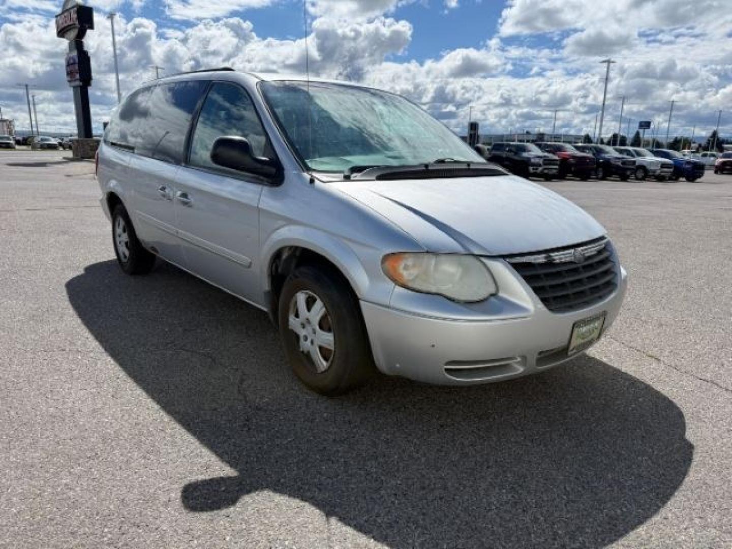 2005 Bright Silver Metallic Clearcoat /Medium Slate Gray Chrysler Town Country (2C4GP44R45R) with an 33L V-6 regular unleaded engine, Automatic transmission, located at 1175 N Woodruff Ave, Idaho Falls, ID, 83401, 43.506901, -111.999657 - At Timberline Auto, finding a great deal on your next vehicle is always easy! Our experienced sales staff's goal is to help find you the right vehicle at the right price! Our knowledgeable finance department has options for almost any credit score. We offer extended service contract options to prote - Photo#25