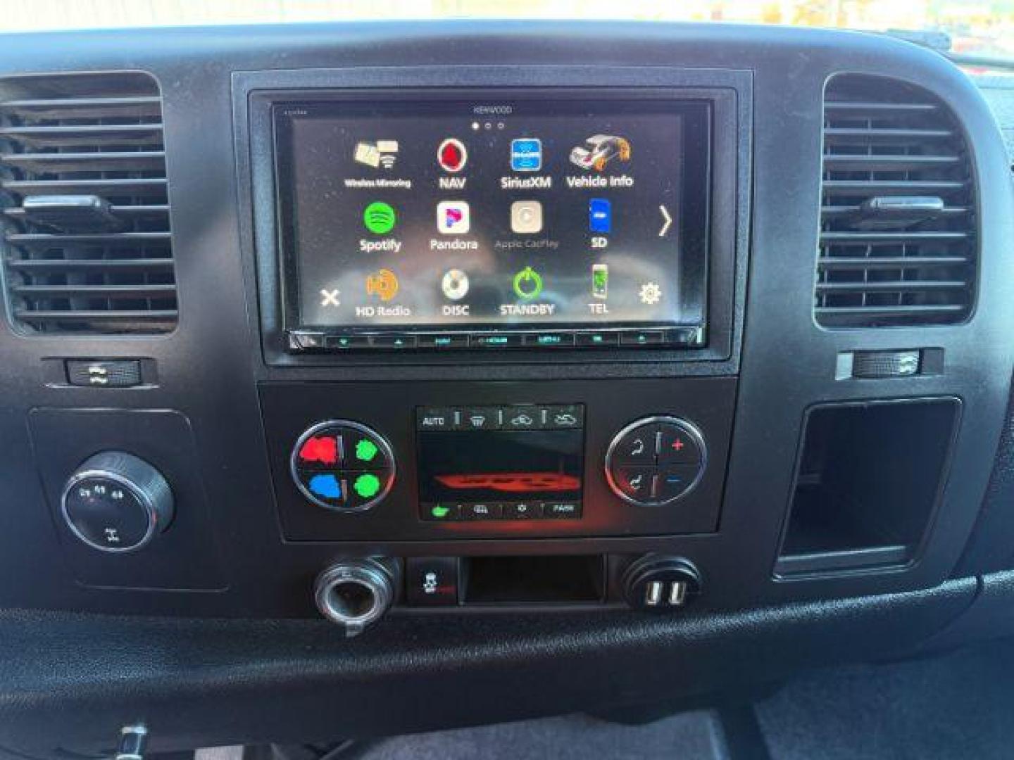 2013 Graystone Metallic /Ebony Chevrolet Silverado 2500HD (1GC2KXCG2DZ) with an Vortec 6L V-8 variable valve control engine, Automatic transmission, located at 1175 N Woodruff Ave, Idaho Falls, ID, 83401, 43.506901, -111.999657 - At Timberline Auto, finding a great deal on your next vehicle is always easy! Our experienced sales staff's goal is to help find you the right vehicle at the right price! Our knowledgeable finance department has options for almost any credit score. We offer extended service contract options to prote - Photo#34