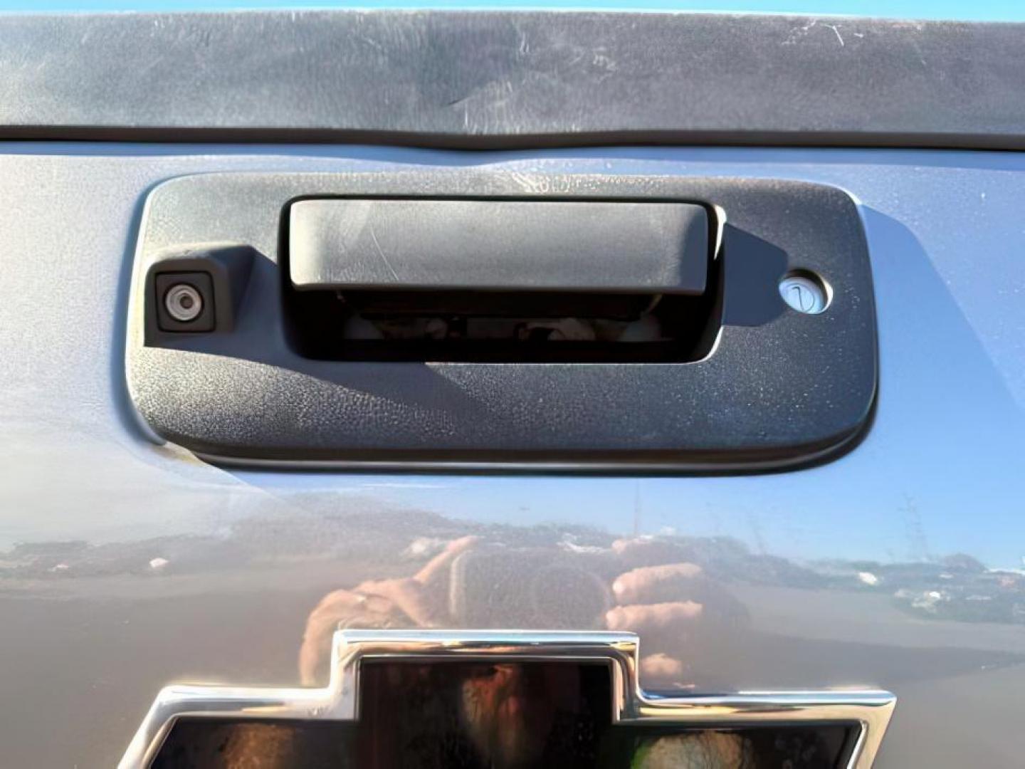 2013 Graystone Metallic /Ebony Chevrolet Silverado 2500HD (1GC2KXCG2DZ) with an Vortec 6L V-8 variable valve control engine, Automatic transmission, located at 1175 N Woodruff Ave, Idaho Falls, ID, 83401, 43.506901, -111.999657 - At Timberline Auto, finding a great deal on your next vehicle is always easy! Our experienced sales staff's goal is to help find you the right vehicle at the right price! Our knowledgeable finance department has options for almost any credit score. We offer extended service contract options to prote - Photo#4