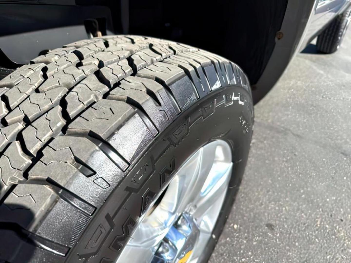 2013 Graystone Metallic /Ebony Chevrolet Silverado 2500HD (1GC2KXCG2DZ) with an Vortec 6L V-8 variable valve control engine, Automatic transmission, located at 1175 N Woodruff Ave, Idaho Falls, ID, 83401, 43.506901, -111.999657 - At Timberline Auto, finding a great deal on your next vehicle is always easy! Our experienced sales staff's goal is to help find you the right vehicle at the right price! Our knowledgeable finance department has options for almost any credit score. We offer extended service contract options to prote - Photo#10