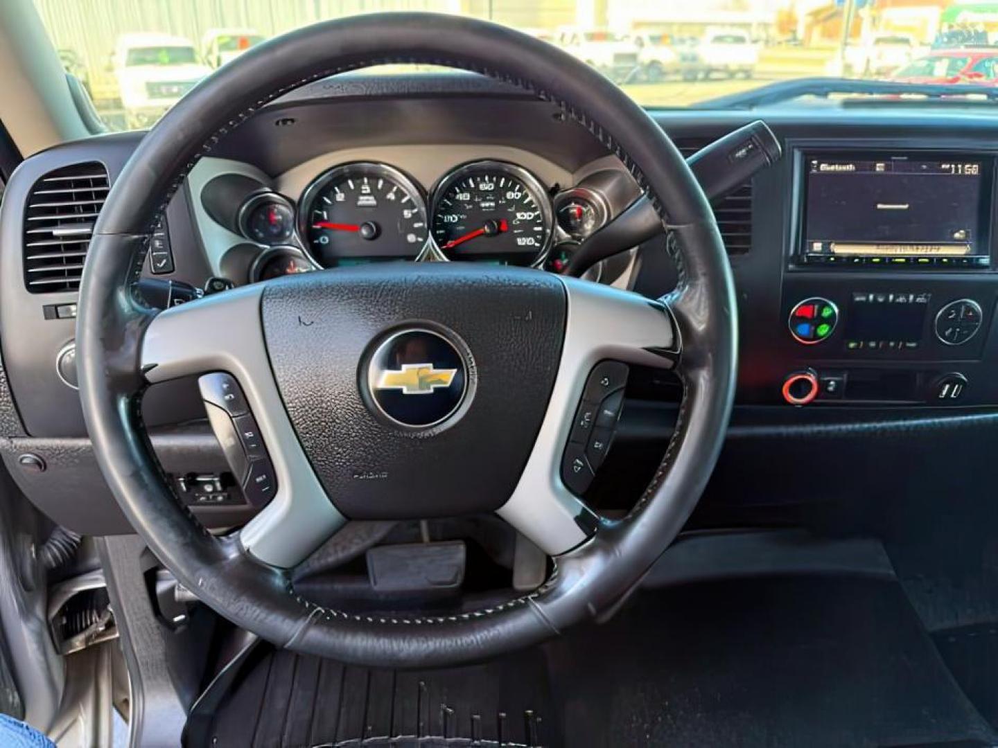 2013 Graystone Metallic /Ebony Chevrolet Silverado 2500HD (1GC2KXCG2DZ) with an Vortec 6L V-8 variable valve control engine, Automatic transmission, located at 1175 N Woodruff Ave, Idaho Falls, ID, 83401, 43.506901, -111.999657 - At Timberline Auto, finding a great deal on your next vehicle is always easy! Our experienced sales staff's goal is to help find you the right vehicle at the right price! Our knowledgeable finance department has options for almost any credit score. We offer extended service contract options to prote - Photo#12