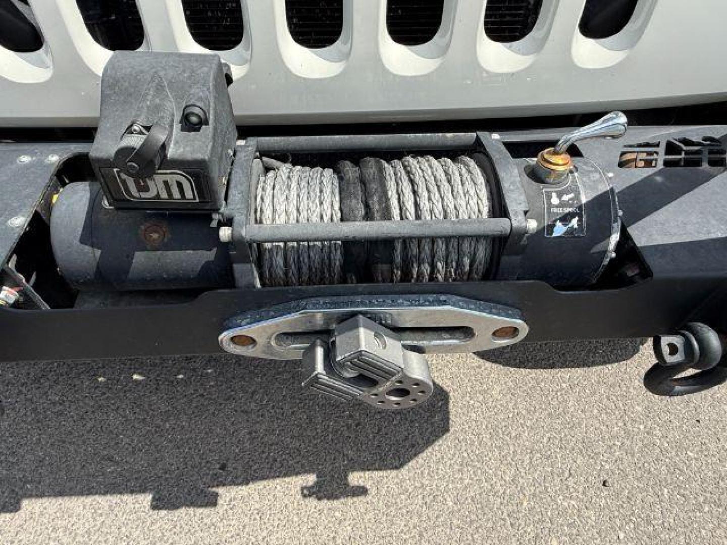 2010 WHITE /Dark Slate Gray/Med Slate Gray Jeep Wrangler Unlimited (1J4BA6H12AL) with an 38L V-6 regular unleaded engine, Automatic transmission, located at 1175 N Woodruff Ave, Idaho Falls, ID, 83401, 43.506901, -111.999657 - At Timberline Auto, finding a great deal on your next vehicle is always easy! Our experienced sales staff's goal is to help find you the right vehicle at the right price! Our knowledgeable finance department has options for almost any credit score. We offer extended service contract options to prote - Photo#19