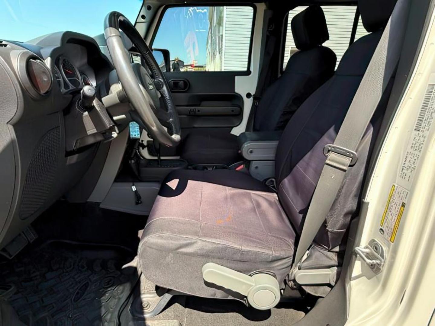 2010 WHITE /Dark Slate Gray/Med Slate Gray Jeep Wrangler Unlimited (1J4BA6H12AL) with an 38L V-6 regular unleaded engine, Automatic transmission, located at 1175 N Woodruff Ave, Idaho Falls, ID, 83401, 43.506901, -111.999657 - At Timberline Auto, finding a great deal on your next vehicle is always easy! Our experienced sales staff's goal is to help find you the right vehicle at the right price! Our knowledgeable finance department has options for almost any credit score. We offer extended service contract options to prote - Photo#11