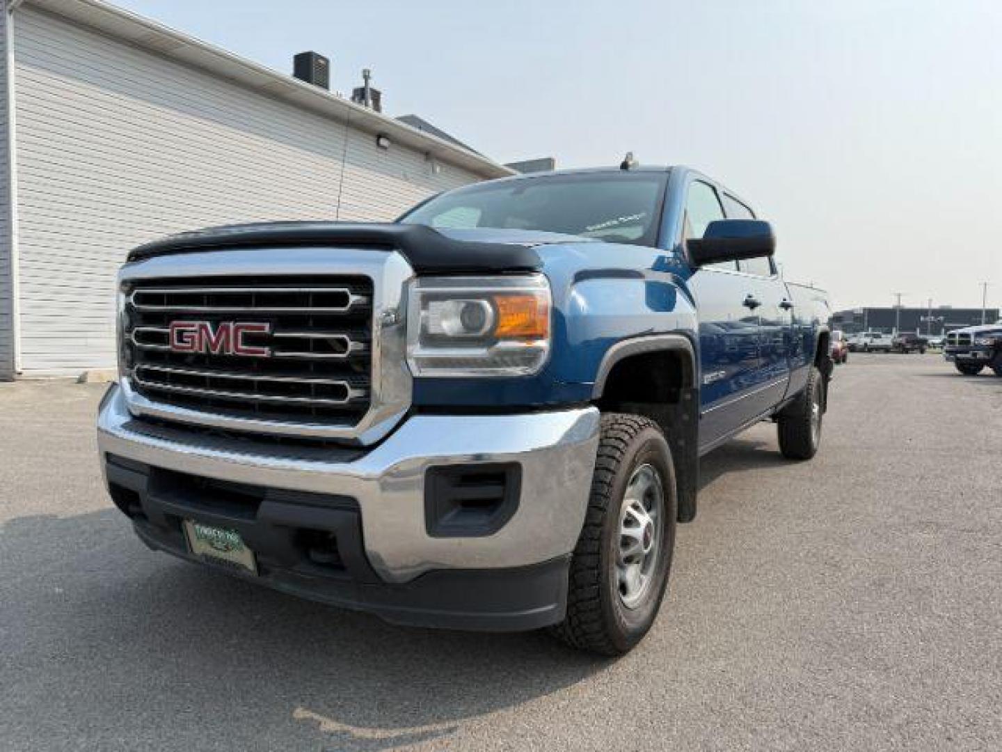 2018 BLUE /Jet Black GMC Sierra 2500HD (1GT12SEG9JF) with an Vortec 6L V-8 variable valve control engine, Automatic transmission, located at 1175 N Woodruff Ave, Idaho Falls, ID, 83401, 43.506901, -111.999657 - At Timberline Auto, finding a great deal on your next vehicle is always easy! Our experienced sales staff's goal is to help find you the right vehicle at the right price! Our knowledgeable finance department has options for almost any credit score. We offer extended service contract options to prote - Photo#19