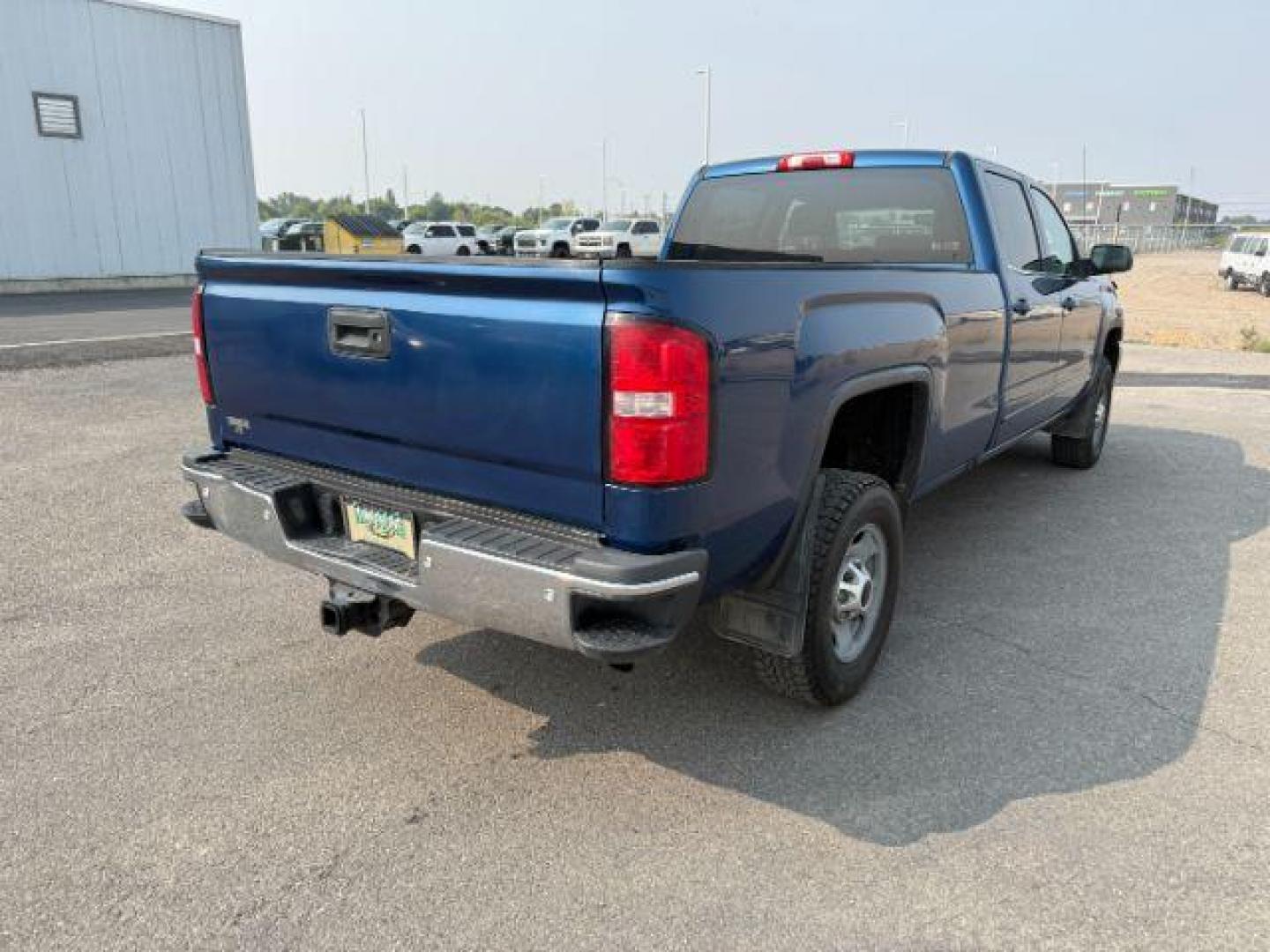 2018 BLUE /Jet Black GMC Sierra 2500HD (1GT12SEG9JF) with an Vortec 6L V-8 variable valve control engine, Automatic transmission, located at 1175 N Woodruff Ave, Idaho Falls, ID, 83401, 43.506901, -111.999657 - At Timberline Auto, finding a great deal on your next vehicle is always easy! Our experienced sales staff's goal is to help find you the right vehicle at the right price! Our knowledgeable finance department has options for almost any credit score. We offer extended service contract options to prote - Photo#24