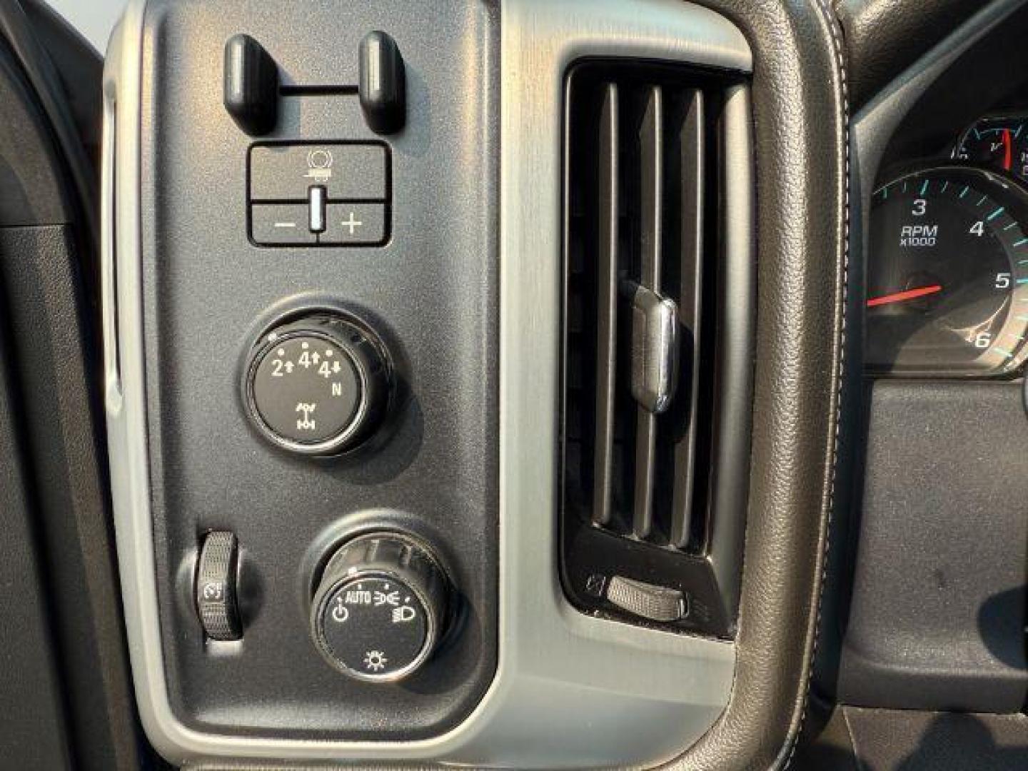 2018 BLUE /Jet Black GMC Sierra 2500HD (1GT12SEG9JF) with an Vortec 6L V-8 variable valve control engine, Automatic transmission, located at 1175 N Woodruff Ave, Idaho Falls, ID, 83401, 43.506901, -111.999657 - At Timberline Auto, finding a great deal on your next vehicle is always easy! Our experienced sales staff's goal is to help find you the right vehicle at the right price! Our knowledgeable finance department has options for almost any credit score. We offer extended service contract options to prote - Photo#33