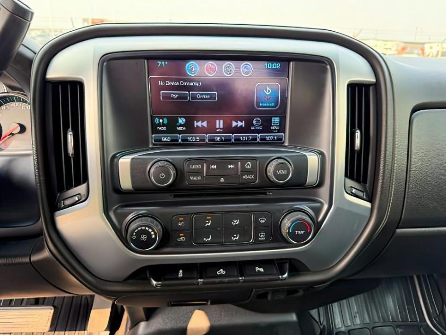 2018 BLUE /Jet Black GMC Sierra 2500HD (1GT12SEG9JF) with an Vortec 6L V-8 variable valve control engine, Automatic transmission, located at 1175 N Woodruff Ave, Idaho Falls, ID, 83401, 43.506901, -111.999657 - At Timberline Auto, finding a great deal on your next vehicle is always easy! Our experienced sales staff's goal is to help find you the right vehicle at the right price! Our knowledgeable finance department has options for almost any credit score. We offer extended service contract options to prote - Photo#13