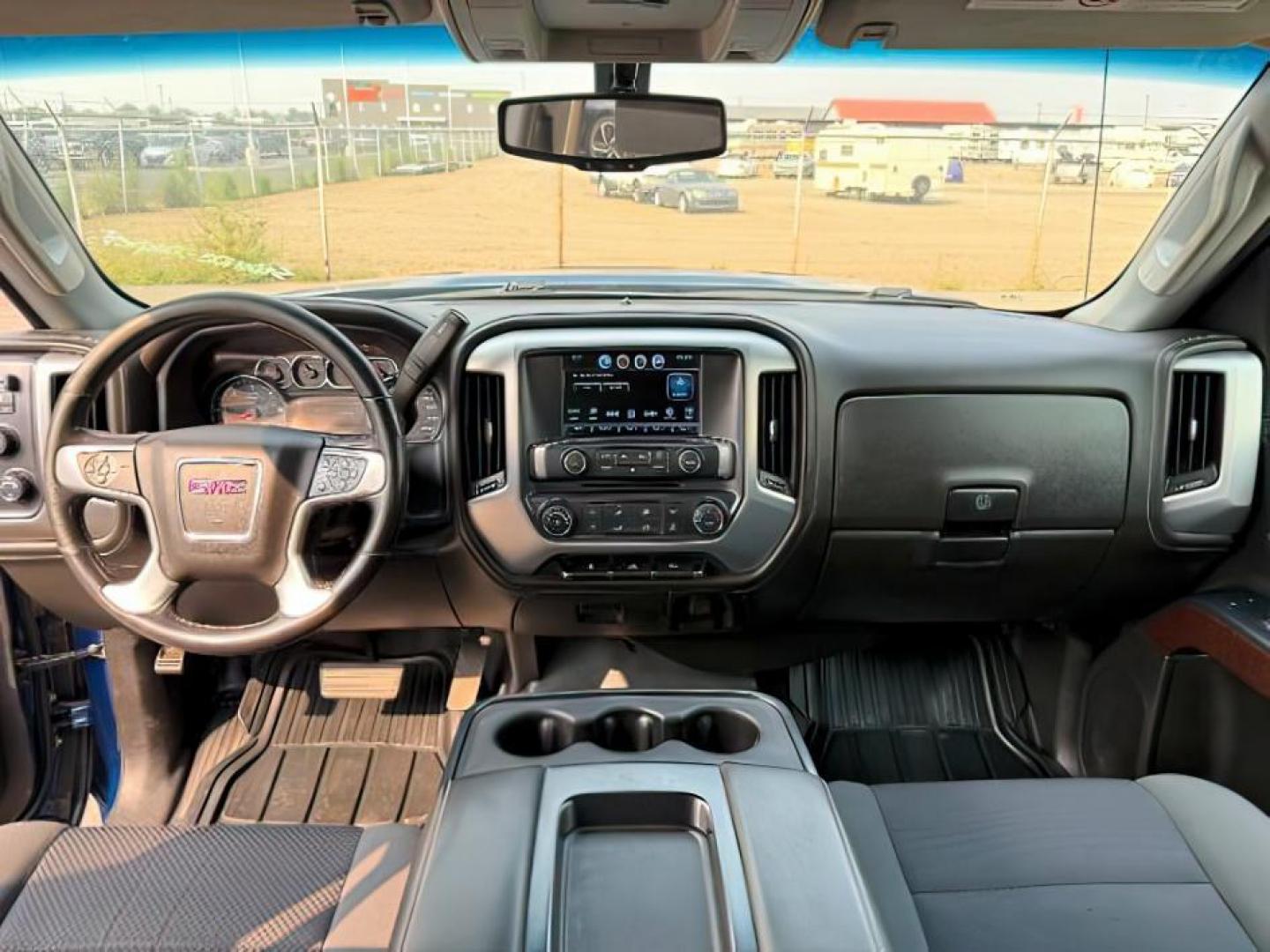 2018 BLUE /Jet Black GMC Sierra 2500HD (1GT12SEG9JF) with an Vortec 6L V-8 variable valve control engine, Automatic transmission, located at 1175 N Woodruff Ave, Idaho Falls, ID, 83401, 43.506901, -111.999657 - At Timberline Auto, finding a great deal on your next vehicle is always easy! Our experienced sales staff's goal is to help find you the right vehicle at the right price! Our knowledgeable finance department has options for almost any credit score. We offer extended service contract options to prote - Photo#17