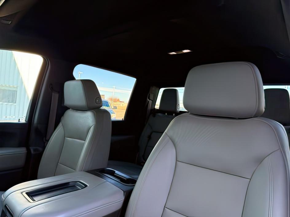 2021 Summit White /Jet Black Chevrolet Silverado 3500HD (1GC4YUEY4MF) with an Duramax 66L V-8 diesel direct injection engine, Automatic transmission, located at 1175 N Woodruff Ave, Idaho Falls, ID, 83401, 43.506901, -111.999657 - At Timberline Auto, finding a great deal on your next vehicle is always easy! Our experienced sales staff's goal is to help find you the right vehicle at the right price! Our knowledgeable finance department has options for almost any credit score. We offer extended service contract options to prote - Photo#21