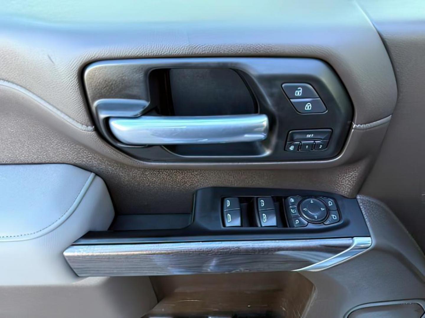 2021 Summit White /Jet Black Chevrolet Silverado 3500HD (1GC4YUEY4MF) with an Duramax 66L V-8 diesel direct injection engine, Automatic transmission, located at 1175 N Woodruff Ave, Idaho Falls, ID, 83401, 43.506901, -111.999657 - At Timberline Auto, finding a great deal on your next vehicle is always easy! Our experienced sales staff's goal is to help find you the right vehicle at the right price! Our knowledgeable finance department has options for almost any credit score. We offer extended service contract options to prote - Photo#22