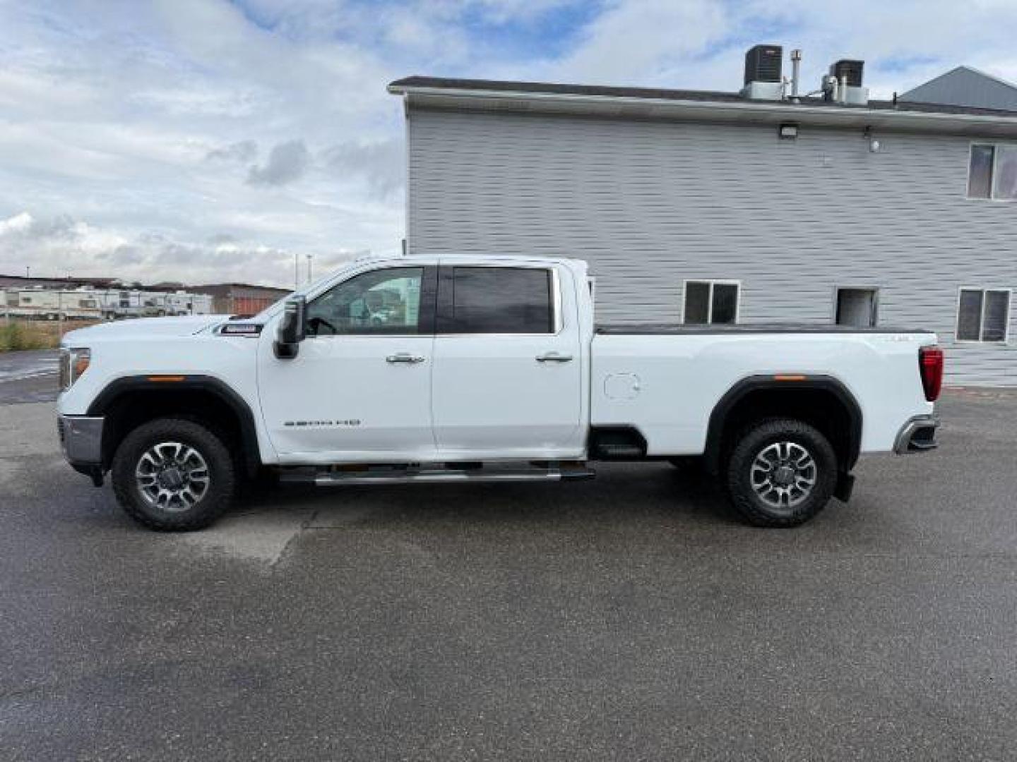 2022 Summit White /Jet Black GMC Sierra 3500HD (1GT49UEY8NF) with an Duramax 66L V-8 diesel direct injection engine, Automatic transmission, located at 1175 N Woodruff Ave, Idaho Falls, ID, 83401, 43.506901, -111.999657 - At Timberline Auto, finding a great deal on your next vehicle is always easy! Our experienced sales staff's goal is to help find you the right vehicle at the right price! Our knowledgeable finance department has options for almost any credit score. We offer extended service contract options to prote - Photo#26