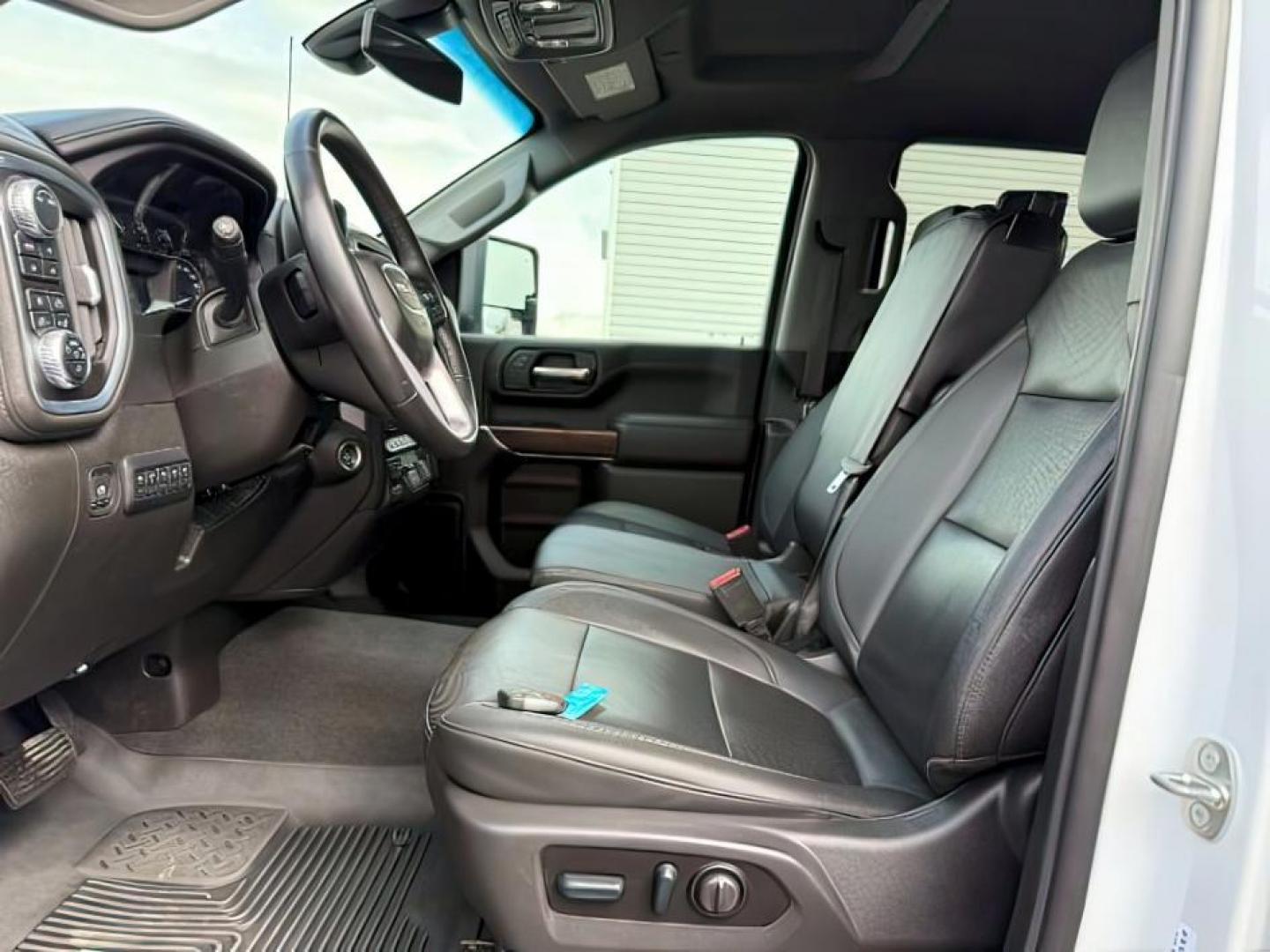 2022 Summit White /Jet Black GMC Sierra 3500HD (1GT49UEY8NF) with an Duramax 66L V-8 diesel direct injection engine, Automatic transmission, located at 1175 N Woodruff Ave, Idaho Falls, ID, 83401, 43.506901, -111.999657 - At Timberline Auto, finding a great deal on your next vehicle is always easy! Our experienced sales staff's goal is to help find you the right vehicle at the right price! Our knowledgeable finance department has options for almost any credit score. We offer extended service contract options to prote - Photo#13