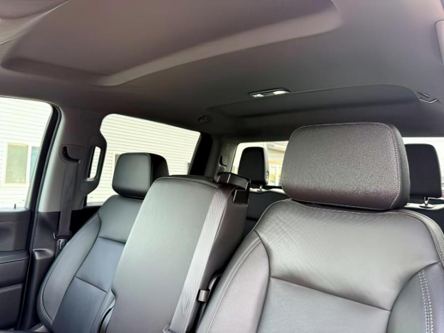 2022 Summit White /Jet Black GMC Sierra 3500HD (1GT49UEY8NF) with an Duramax 66L V-8 diesel direct injection engine, Automatic transmission, located at 1175 N Woodruff Ave, Idaho Falls, ID, 83401, 43.506901, -111.999657 - At Timberline Auto, finding a great deal on your next vehicle is always easy! Our experienced sales staff's goal is to help find you the right vehicle at the right price! Our knowledgeable finance department has options for almost any credit score. We offer extended service contract options to prote - Photo#19