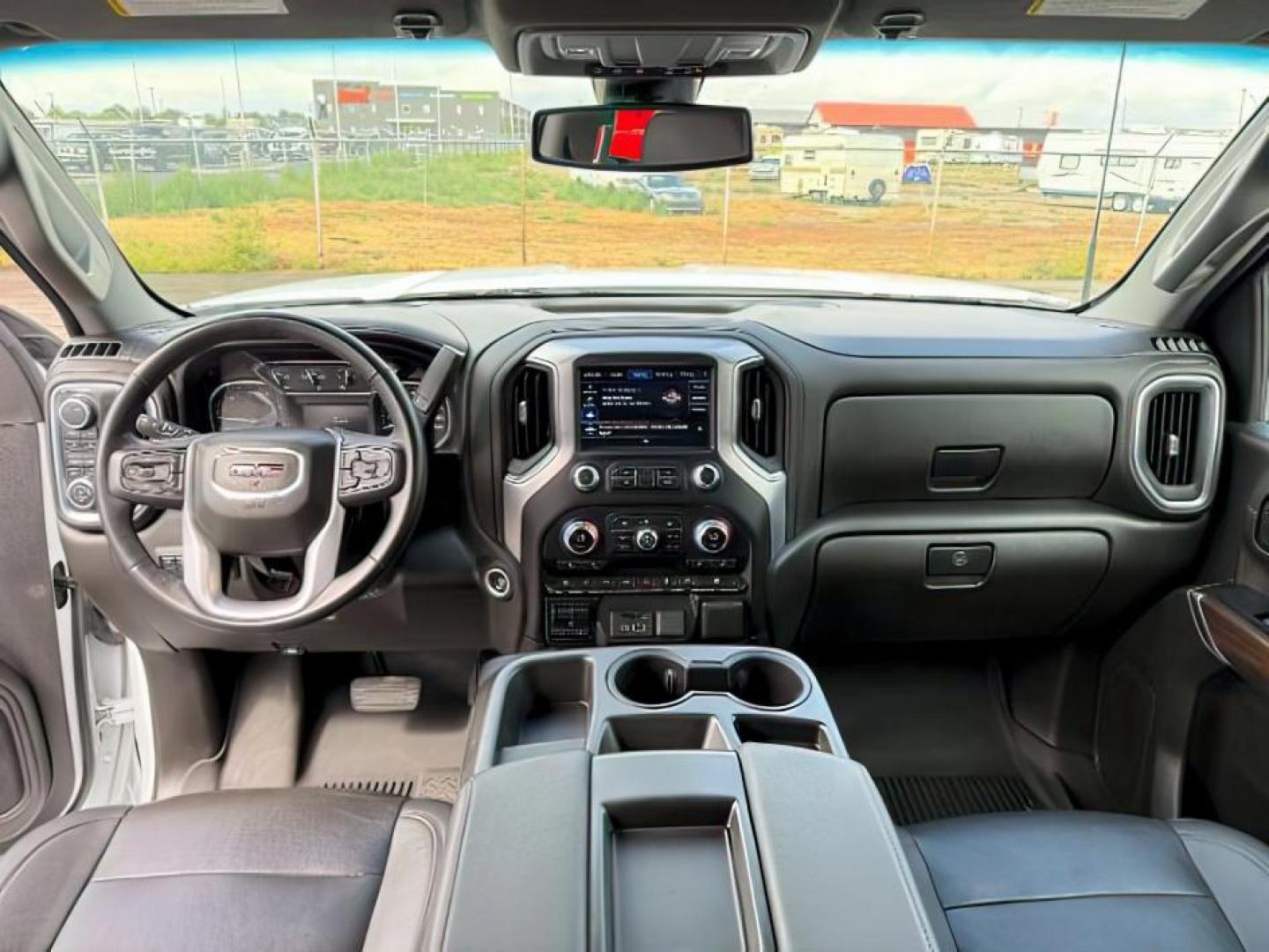 2022 Summit White /Jet Black GMC Sierra 3500HD (1GT49UEY8NF) with an Duramax 66L V-8 diesel direct injection engine, Automatic transmission, located at 1175 N Woodruff Ave, Idaho Falls, ID, 83401, 43.506901, -111.999657 - At Timberline Auto, finding a great deal on your next vehicle is always easy! Our experienced sales staff's goal is to help find you the right vehicle at the right price! Our knowledgeable finance department has options for almost any credit score. We offer extended service contract options to prote - Photo#21