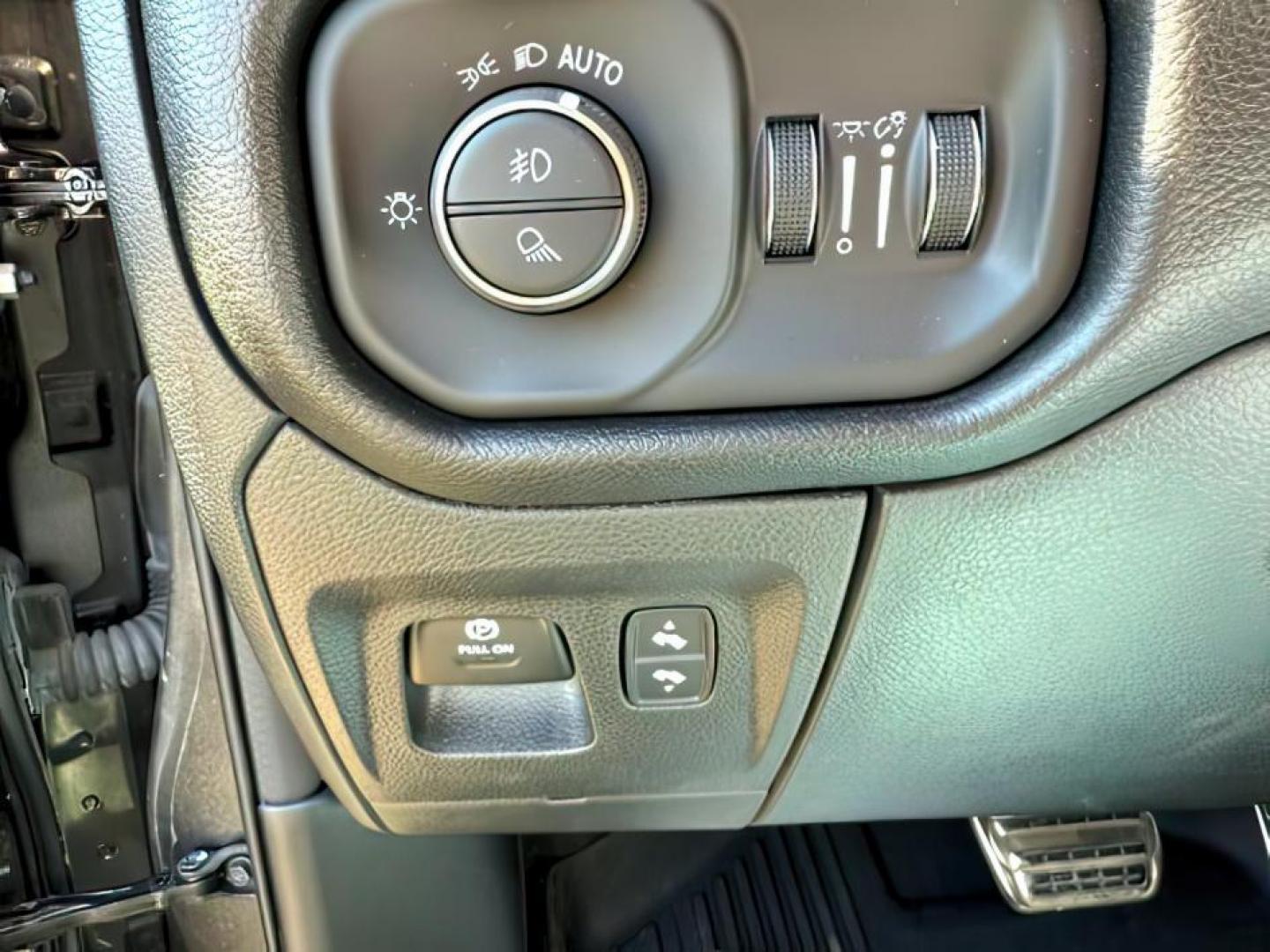 2022 GRAY /LEATHER Ram 1500 (1C6SRFLT3NN) with an 57 engine, Automatic transmission, located at 1175 N Woodruff Ave, Idaho Falls, ID, 83401, 43.506901, -111.999657 - At Timberline Auto, finding a great deal on your next vehicle is always easy! Our experienced sales staff's goal is to help find you the right vehicle at the right price! Our knowledgeable finance department has options for almost any credit score. We offer extended service contract options to prote - Photo#18