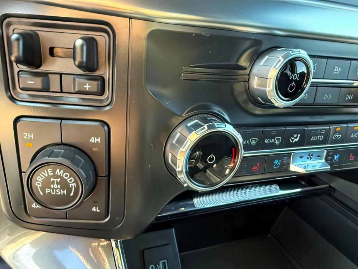 2022 WHITE /Black Ford F-150 (1FTFW1E84NF) with an 35L V-6 portdirect injection engine, Automatic transmission, located at 1175 N Woodruff Ave, Idaho Falls, ID, 83401, 43.506901, -111.999657 - At Timberline Auto, finding a great deal on your next vehicle is always easy! Our experienced sales staff's goal is to help find you the right vehicle at the right price! Our knowledgeable finance department has options for almost any credit score. We offer extended service contract options to prote - Photo#18