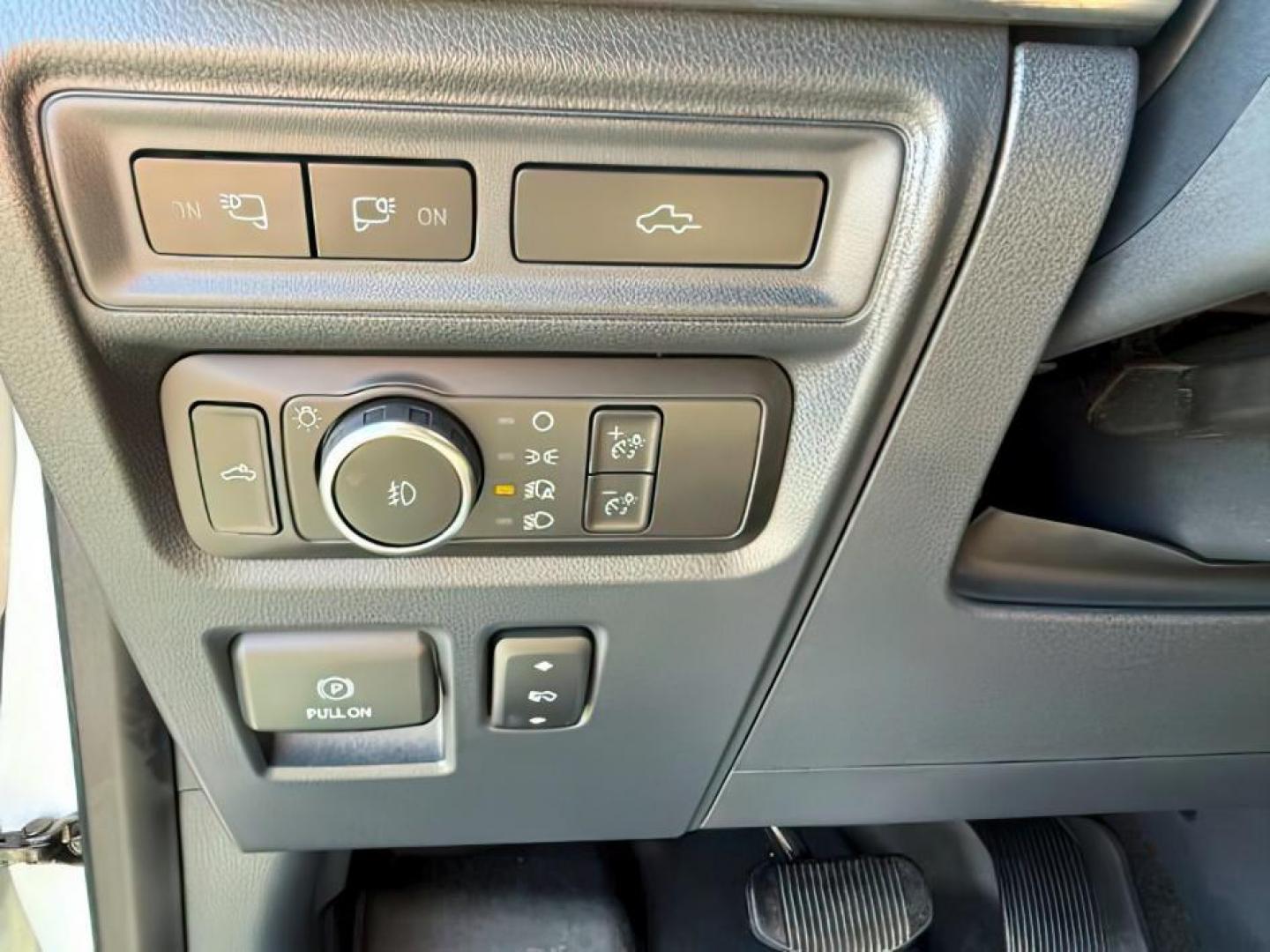 2022 WHITE /Black Ford F-150 (1FTFW1E84NF) with an 35L V-6 portdirect injection engine, Automatic transmission, located at 1175 N Woodruff Ave, Idaho Falls, ID, 83401, 43.506901, -111.999657 - At Timberline Auto, finding a great deal on your next vehicle is always easy! Our experienced sales staff's goal is to help find you the right vehicle at the right price! Our knowledgeable finance department has options for almost any credit score. We offer extended service contract options to prote - Photo#19