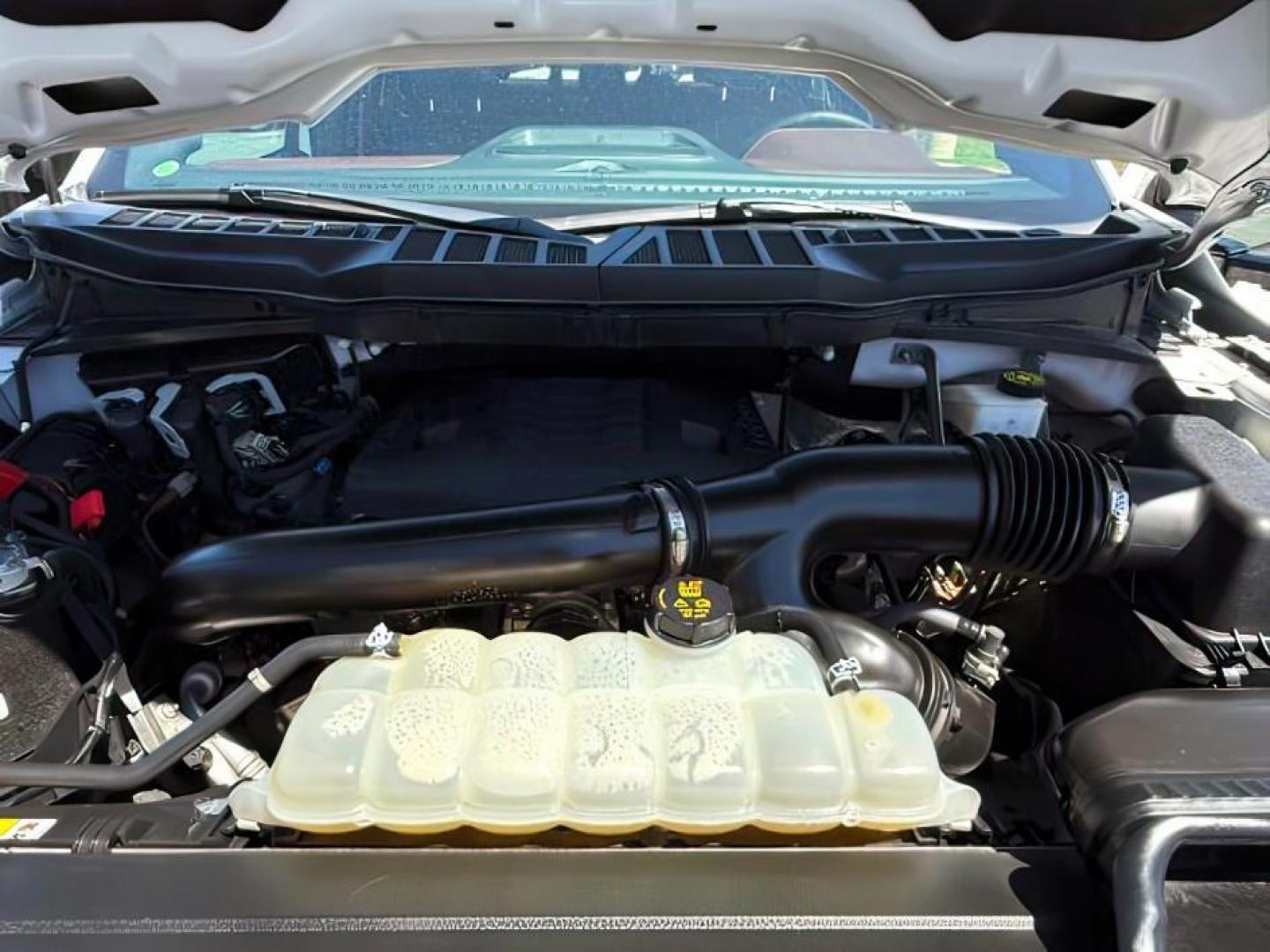 2022 WHITE /Black Ford F-150 (1FTFW1E84NF) with an 35L V-6 portdirect injection engine, Automatic transmission, located at 1175 N Woodruff Ave, Idaho Falls, ID, 83401, 43.506901, -111.999657 - At Timberline Auto, finding a great deal on your next vehicle is always easy! Our experienced sales staff's goal is to help find you the right vehicle at the right price! Our knowledgeable finance department has options for almost any credit score. We offer extended service contract options to prote - Photo#23