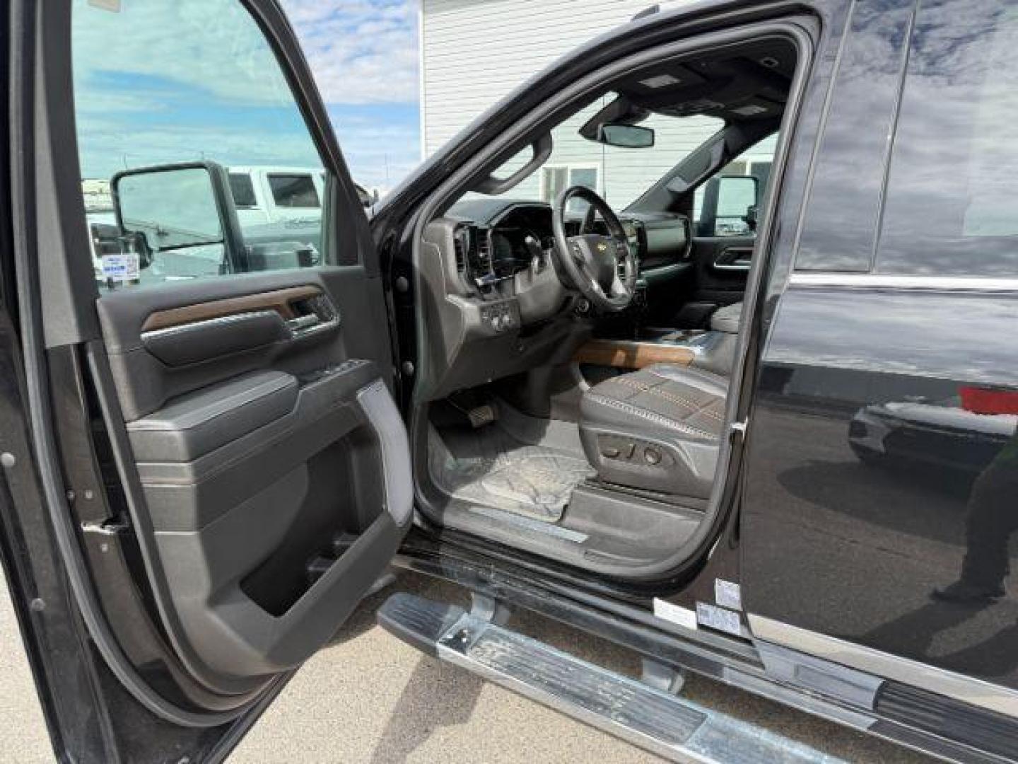 2024 Black /LEATHER Chevrolet Silverado 3500HD (2GC4YVEY3R1) with an Duramax 66L V-8 diesel direct injection engine, Automatic transmission, located at 1175 N Woodruff Ave, Idaho Falls, ID, 83401, 43.506901, -111.999657 - At Timberline Auto, finding a great deal on your next vehicle is always easy! Our experienced sales staff's goal is to help find you the right vehicle at the right price! Our knowledgeable finance department has options for almost any credit score. We offer extended service contract options to prote - Photo#36