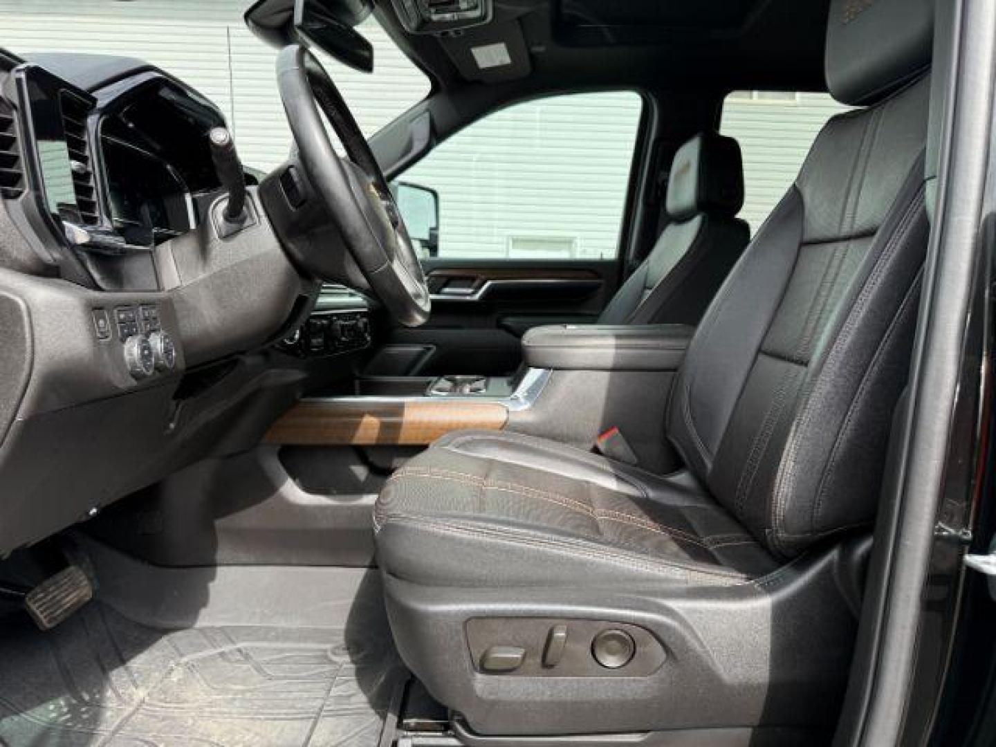 2024 Black /LEATHER Chevrolet Silverado 3500HD (2GC4YVEY3R1) with an Duramax 66L V-8 diesel direct injection engine, Automatic transmission, located at 1175 N Woodruff Ave, Idaho Falls, ID, 83401, 43.506901, -111.999657 - At Timberline Auto, finding a great deal on your next vehicle is always easy! Our experienced sales staff's goal is to help find you the right vehicle at the right price! Our knowledgeable finance department has options for almost any credit score. We offer extended service contract options to prote - Photo#37