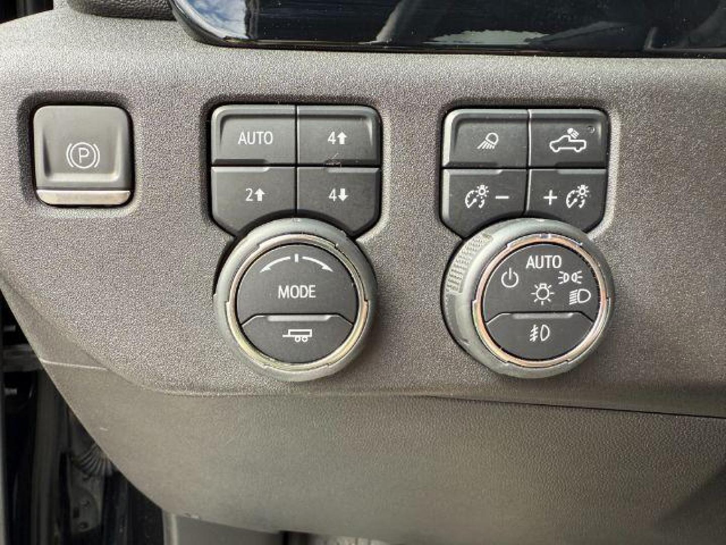 2024 Black /LEATHER Chevrolet Silverado 3500HD (2GC4YVEY3R1) with an Duramax 66L V-8 diesel direct injection engine, Automatic transmission, located at 1175 N Woodruff Ave, Idaho Falls, ID, 83401, 43.506901, -111.999657 - At Timberline Auto, finding a great deal on your next vehicle is always easy! Our experienced sales staff's goal is to help find you the right vehicle at the right price! Our knowledgeable finance department has options for almost any credit score. We offer extended service contract options to prote - Photo#44