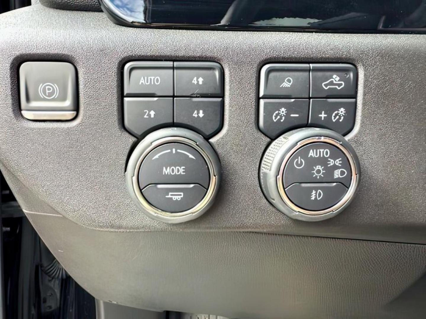 2024 Black /LEATHER Chevrolet Silverado 3500HD (2GC4YVEY3R1) with an Duramax 66L V-8 diesel direct injection engine, Automatic transmission, located at 1175 N Woodruff Ave, Idaho Falls, ID, 83401, 43.506901, -111.999657 - At Timberline Auto, finding a great deal on your next vehicle is always easy! Our experienced sales staff's goal is to help find you the right vehicle at the right price! Our knowledgeable finance department has options for almost any credit score. We offer extended service contract options to prote - Photo#19