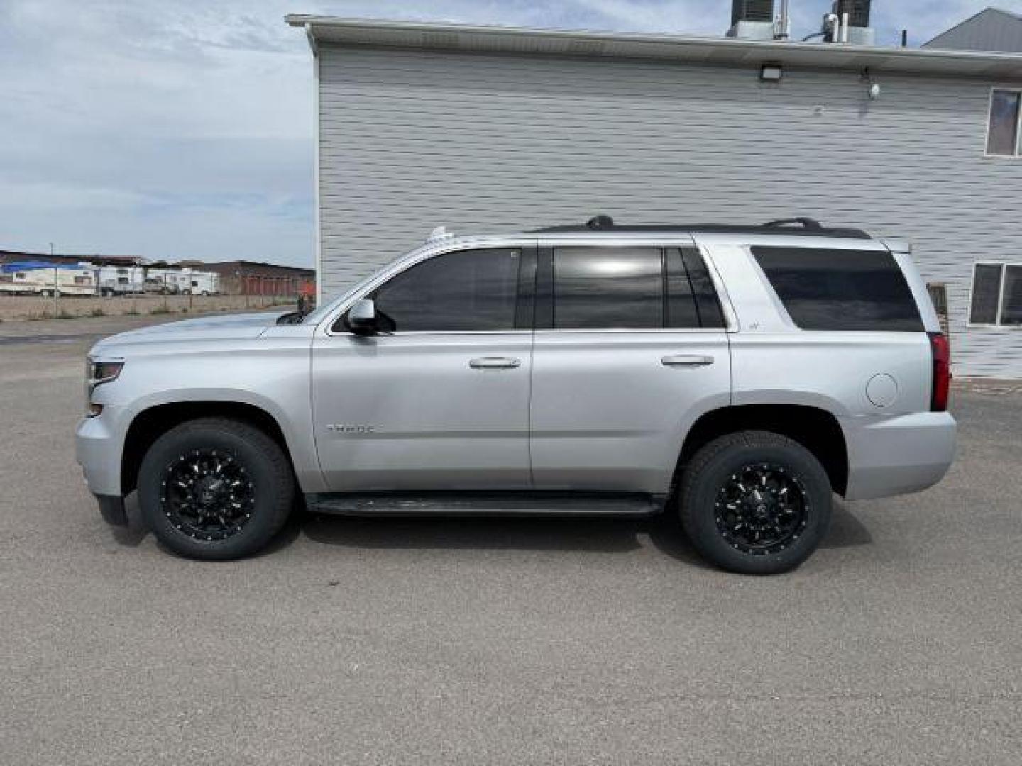 2020 Silver Ice Metallic /Jet Black Chevrolet Tahoe (1GNSKBKC7LR) with an EcoTec3 53L V-8 gasoline direct injection engine, Automatic transmission, located at 1175 N Woodruff Ave, Idaho Falls, ID, 83401, 43.506901, -111.999657 - At Timberline Auto, finding a great deal on your next vehicle is always easy! Our experienced sales staff's goal is to help find you the right vehicle at the right price! Our knowledgeable finance department has options for almost any credit score. We offer extended service contract options to prote - Photo#26