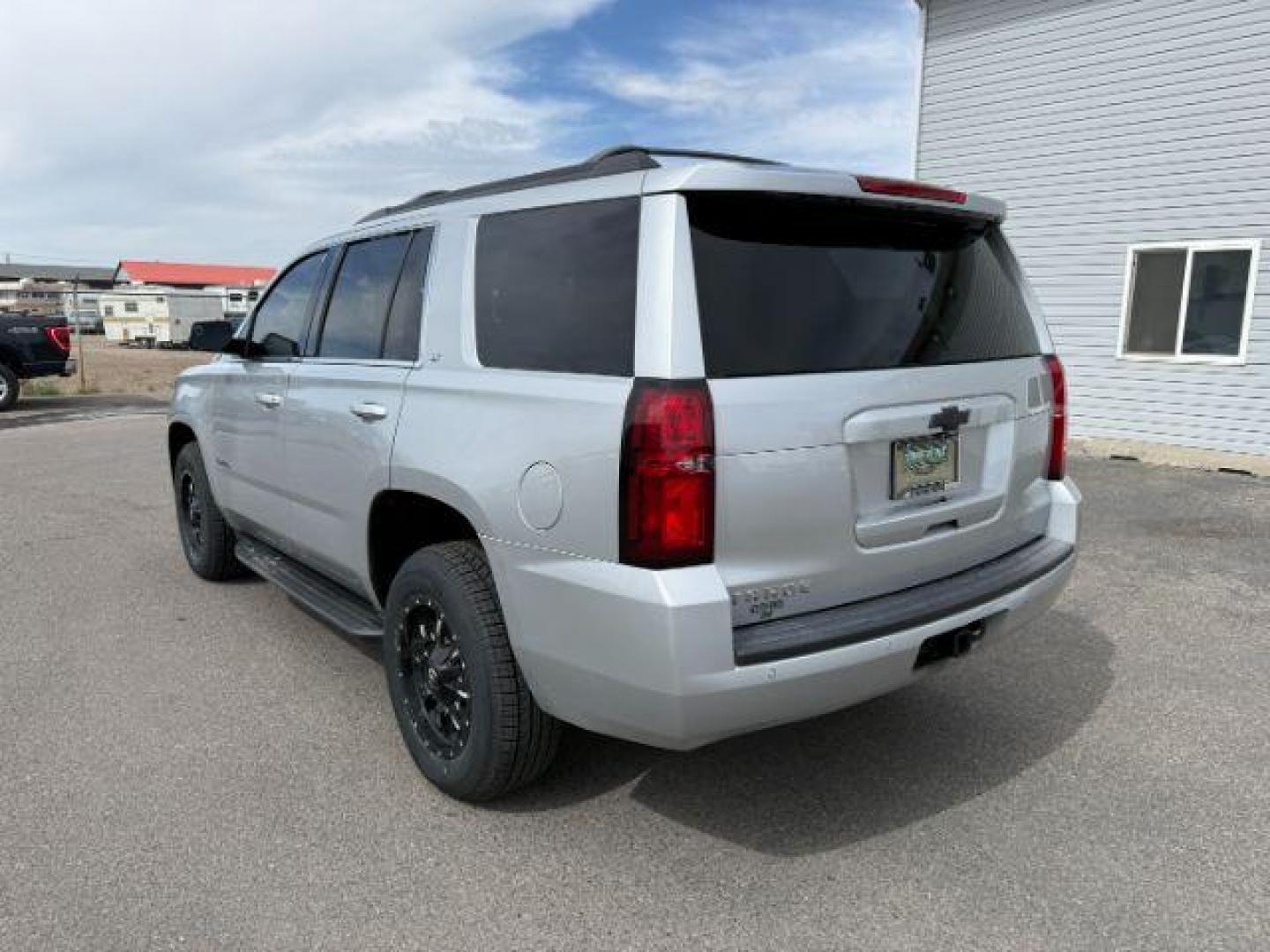 2020 Silver Ice Metallic /Jet Black Chevrolet Tahoe (1GNSKBKC7LR) with an EcoTec3 53L V-8 gasoline direct injection engine, Automatic transmission, located at 1175 N Woodruff Ave, Idaho Falls, ID, 83401, 43.506901, -111.999657 - At Timberline Auto, finding a great deal on your next vehicle is always easy! Our experienced sales staff's goal is to help find you the right vehicle at the right price! Our knowledgeable finance department has options for almost any credit score. We offer extended service contract options to prote - Photo#27