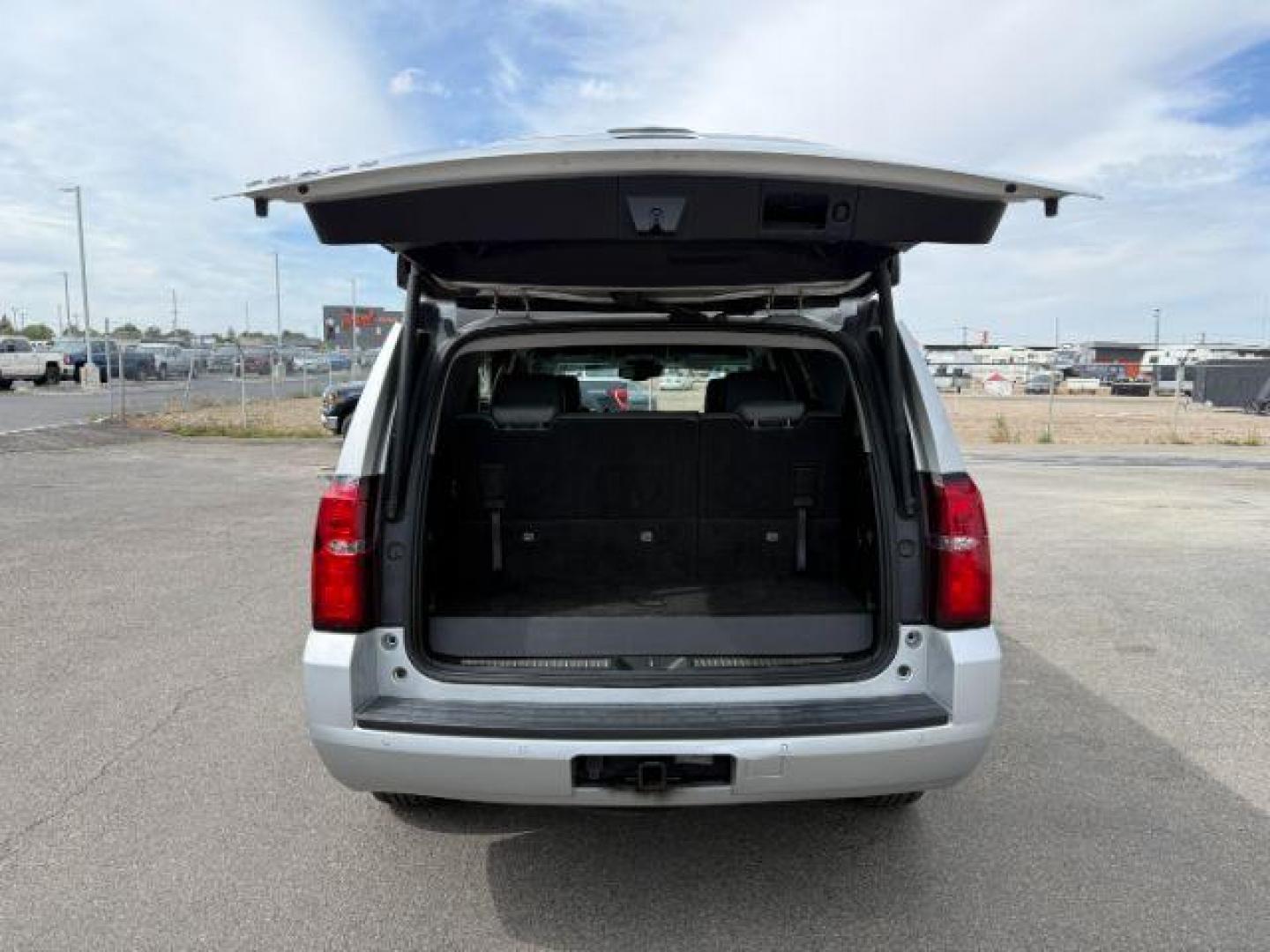 2020 Silver Ice Metallic /Jet Black Chevrolet Tahoe (1GNSKBKC7LR) with an EcoTec3 53L V-8 gasoline direct injection engine, Automatic transmission, located at 1175 N Woodruff Ave, Idaho Falls, ID, 83401, 43.506901, -111.999657 - At Timberline Auto, finding a great deal on your next vehicle is always easy! Our experienced sales staff's goal is to help find you the right vehicle at the right price! Our knowledgeable finance department has options for almost any credit score. We offer extended service contract options to prote - Photo#30