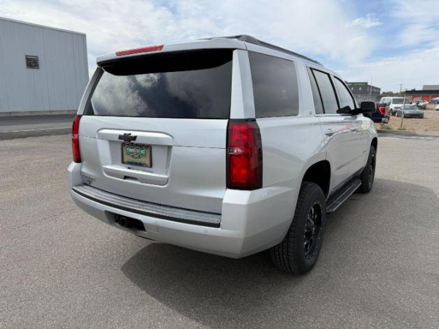 2020 Silver Ice Metallic /Jet Black Chevrolet Tahoe (1GNSKBKC7LR) with an EcoTec3 53L V-8 gasoline direct injection engine, Automatic transmission, located at 1175 N Woodruff Ave, Idaho Falls, ID, 83401, 43.506901, -111.999657 - At Timberline Auto, finding a great deal on your next vehicle is always easy! Our experienced sales staff's goal is to help find you the right vehicle at the right price! Our knowledgeable finance department has options for almost any credit score. We offer extended service contract options to prote - Photo#32