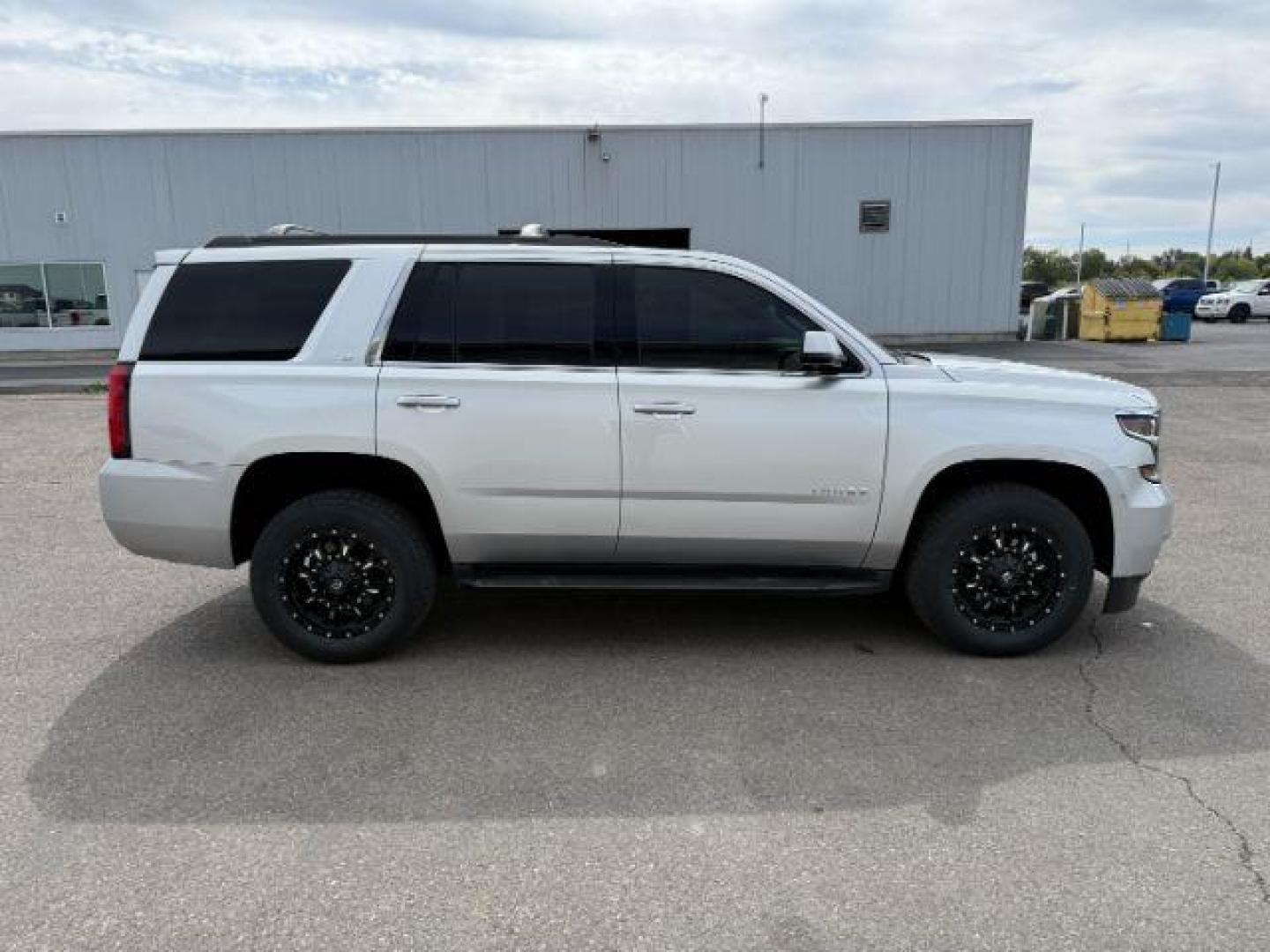 2020 Silver Ice Metallic /Jet Black Chevrolet Tahoe (1GNSKBKC7LR) with an EcoTec3 53L V-8 gasoline direct injection engine, Automatic transmission, located at 1175 N Woodruff Ave, Idaho Falls, ID, 83401, 43.506901, -111.999657 - At Timberline Auto, finding a great deal on your next vehicle is always easy! Our experienced sales staff's goal is to help find you the right vehicle at the right price! Our knowledgeable finance department has options for almost any credit score. We offer extended service contract options to prote - Photo#33