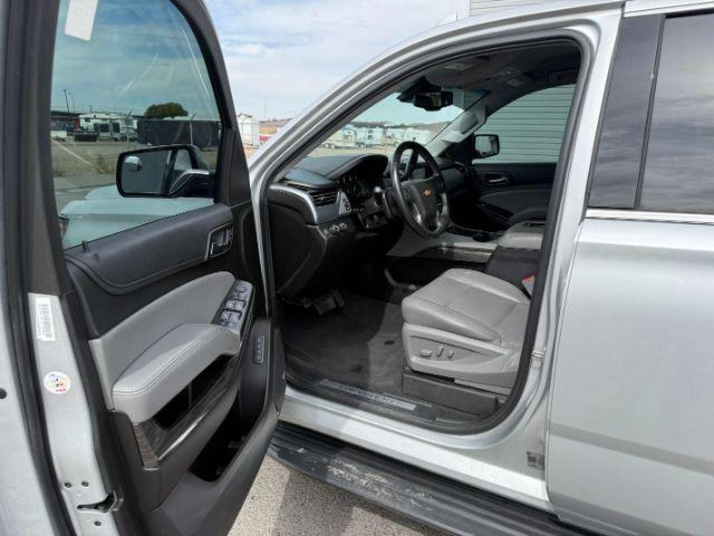 2020 Silver Ice Metallic /Jet Black Chevrolet Tahoe (1GNSKBKC7LR) with an EcoTec3 53L V-8 gasoline direct injection engine, Automatic transmission, located at 1175 N Woodruff Ave, Idaho Falls, ID, 83401, 43.506901, -111.999657 - At Timberline Auto, finding a great deal on your next vehicle is always easy! Our experienced sales staff's goal is to help find you the right vehicle at the right price! Our knowledgeable finance department has options for almost any credit score. We offer extended service contract options to prote - Photo#37