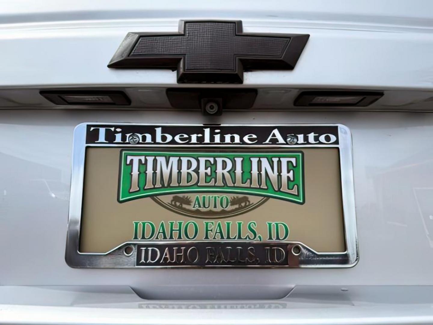 2020 Silver Ice Metallic /Jet Black Chevrolet Tahoe (1GNSKBKC7LR) with an EcoTec3 53L V-8 gasoline direct injection engine, Automatic transmission, located at 1175 N Woodruff Ave, Idaho Falls, ID, 83401, 43.506901, -111.999657 - At Timberline Auto, finding a great deal on your next vehicle is always easy! Our experienced sales staff's goal is to help find you the right vehicle at the right price! Our knowledgeable finance department has options for almost any credit score. We offer extended service contract options to prote - Photo#4