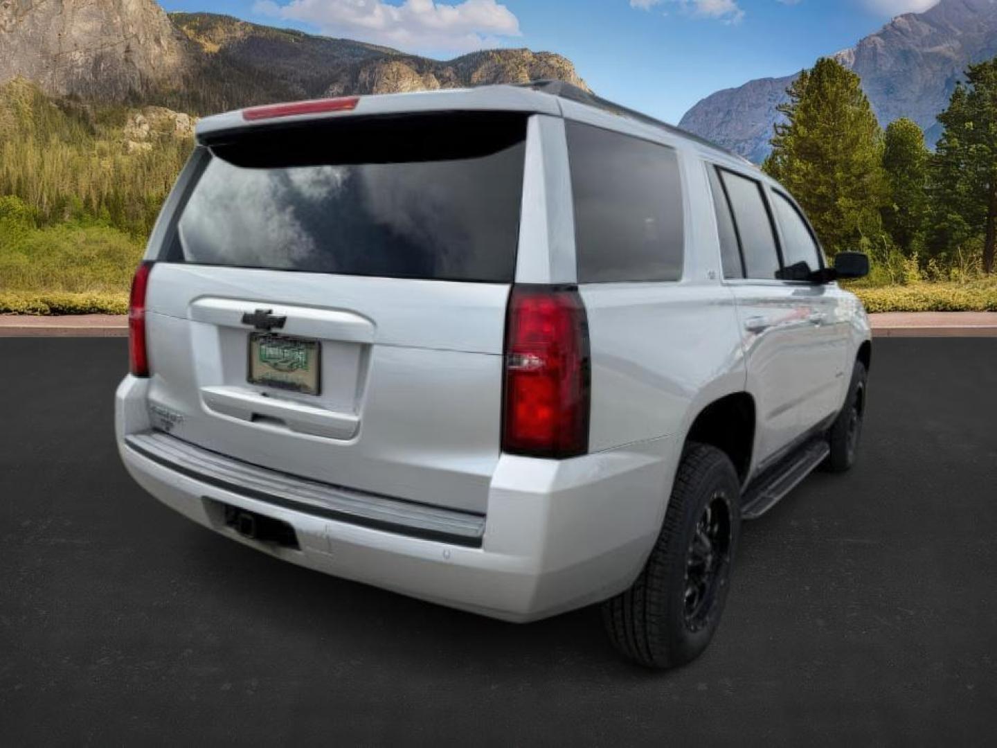 2020 Silver Ice Metallic /Jet Black Chevrolet Tahoe (1GNSKBKC7LR) with an EcoTec3 53L V-8 gasoline direct injection engine, Automatic transmission, located at 1175 N Woodruff Ave, Idaho Falls, ID, 83401, 43.506901, -111.999657 - At Timberline Auto, finding a great deal on your next vehicle is always easy! Our experienced sales staff's goal is to help find you the right vehicle at the right price! Our knowledgeable finance department has options for almost any credit score. We offer extended service contract options to prote - Photo#7