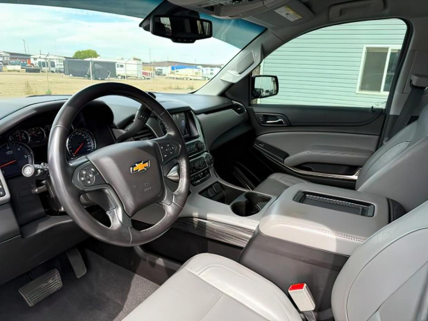 2020 Silver Ice Metallic /Jet Black Chevrolet Tahoe (1GNSKBKC7LR) with an EcoTec3 53L V-8 gasoline direct injection engine, Automatic transmission, located at 1175 N Woodruff Ave, Idaho Falls, ID, 83401, 43.506901, -111.999657 - At Timberline Auto, finding a great deal on your next vehicle is always easy! Our experienced sales staff's goal is to help find you the right vehicle at the right price! Our knowledgeable finance department has options for almost any credit score. We offer extended service contract options to prote - Photo#14