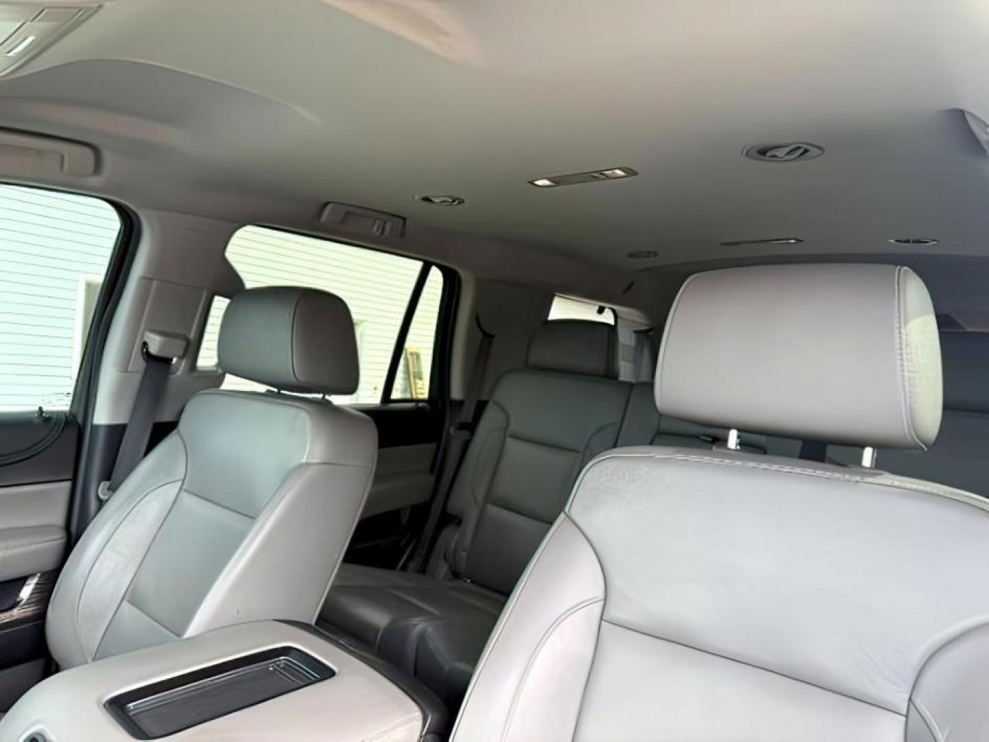 2020 Silver Ice Metallic /Jet Black Chevrolet Tahoe (1GNSKBKC7LR) with an EcoTec3 53L V-8 gasoline direct injection engine, Automatic transmission, located at 1175 N Woodruff Ave, Idaho Falls, ID, 83401, 43.506901, -111.999657 - At Timberline Auto, finding a great deal on your next vehicle is always easy! Our experienced sales staff's goal is to help find you the right vehicle at the right price! Our knowledgeable finance department has options for almost any credit score. We offer extended service contract options to prote - Photo#19