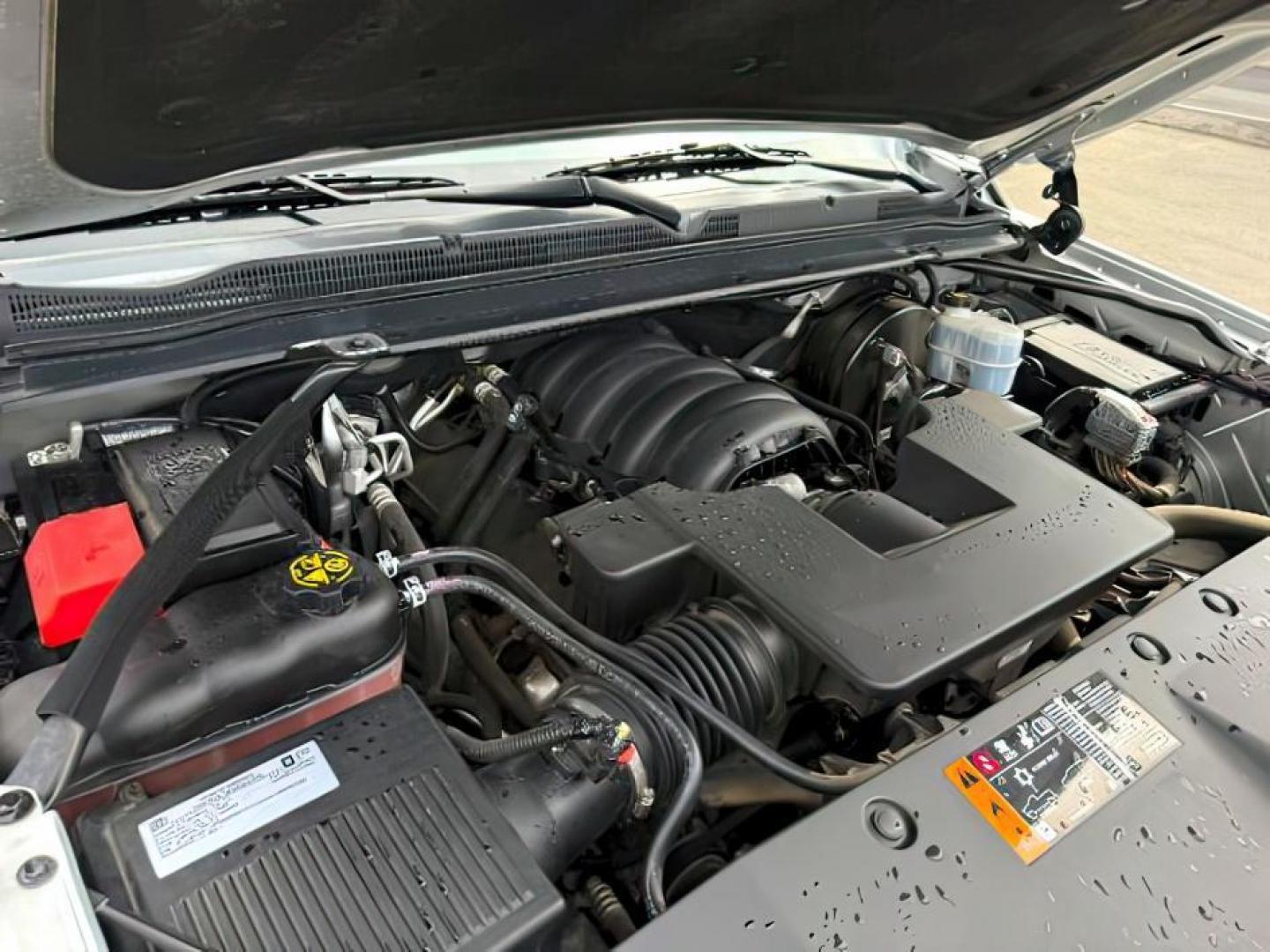 2020 Silver Ice Metallic /Jet Black Chevrolet Tahoe (1GNSKBKC7LR) with an EcoTec3 53L V-8 gasoline direct injection engine, Automatic transmission, located at 1175 N Woodruff Ave, Idaho Falls, ID, 83401, 43.506901, -111.999657 - At Timberline Auto, finding a great deal on your next vehicle is always easy! Our experienced sales staff's goal is to help find you the right vehicle at the right price! Our knowledgeable finance department has options for almost any credit score. We offer extended service contract options to prote - Photo#24