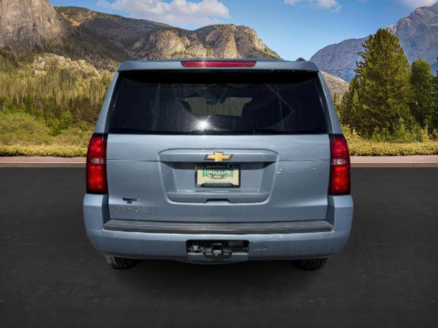 2016 GRAY /Jet Black/Dark Ash Chevrolet Tahoe (1GNSKBKC2GR) with an EcoTec3 53L V-8 gasoline direct injection engine, Automatic transmission, located at 1175 N Woodruff Ave, Idaho Falls, ID, 83401, 43.506901, -111.999657 - At Timberline Auto, finding a great deal on your next vehicle is always easy! Our experienced sales staff's goal is to help find you the right vehicle at the right price! Our knowledgeable finance department has options for almost any credit score. We offer extended service contract options to prote - Photo#3