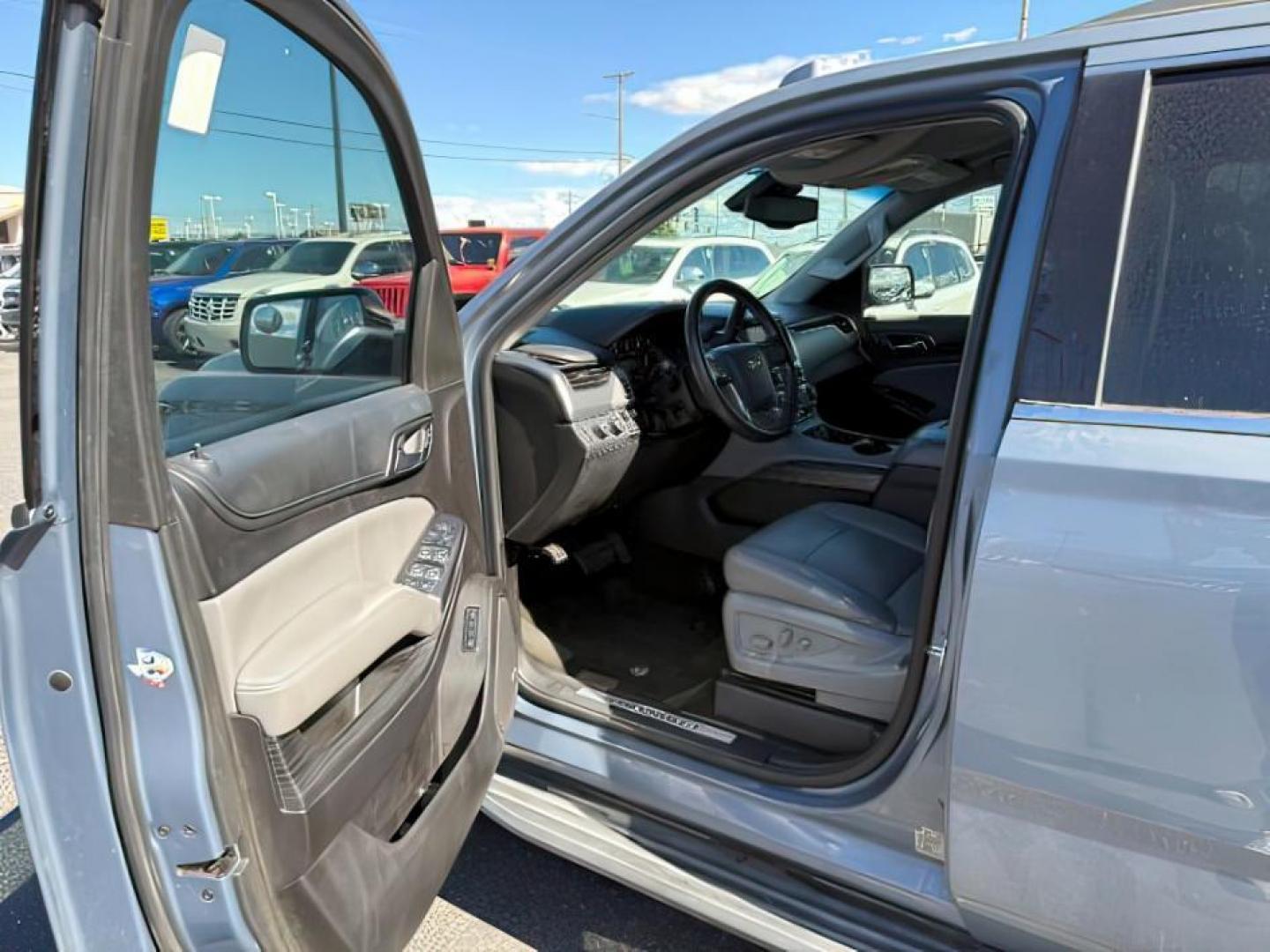 2016 GRAY /Jet Black/Dark Ash Chevrolet Tahoe (1GNSKBKC2GR) with an EcoTec3 53L V-8 gasoline direct injection engine, Automatic transmission, located at 1175 N Woodruff Ave, Idaho Falls, ID, 83401, 43.506901, -111.999657 - At Timberline Auto, finding a great deal on your next vehicle is always easy! Our experienced sales staff's goal is to help find you the right vehicle at the right price! Our knowledgeable finance department has options for almost any credit score. We offer extended service contract options to prote - Photo#12