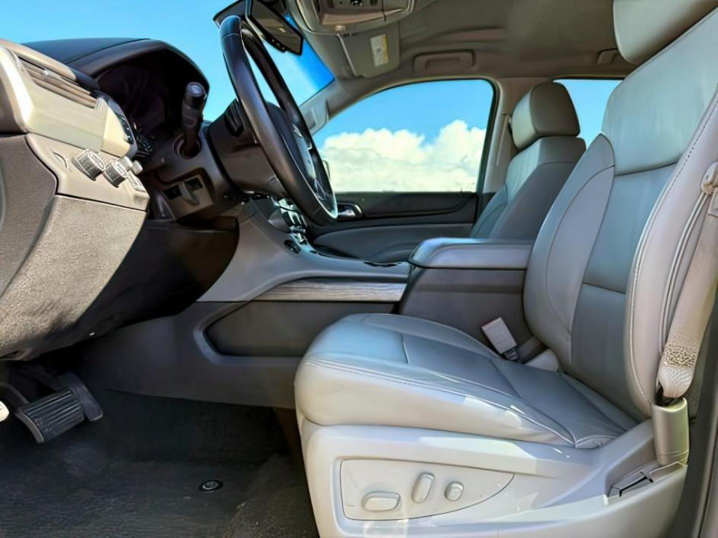 2016 GRAY /Jet Black/Dark Ash Chevrolet Tahoe (1GNSKBKC2GR) with an EcoTec3 53L V-8 gasoline direct injection engine, Automatic transmission, located at 1175 N Woodruff Ave, Idaho Falls, ID, 83401, 43.506901, -111.999657 - At Timberline Auto, finding a great deal on your next vehicle is always easy! Our experienced sales staff's goal is to help find you the right vehicle at the right price! Our knowledgeable finance department has options for almost any credit score. We offer extended service contract options to prote - Photo#13