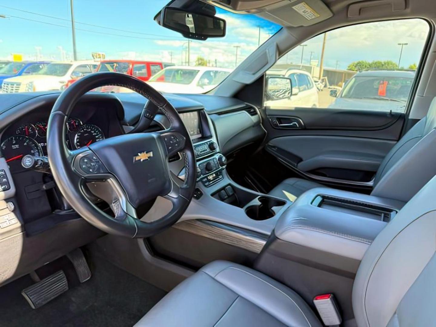 2016 GRAY /Jet Black/Dark Ash Chevrolet Tahoe (1GNSKBKC2GR) with an EcoTec3 53L V-8 gasoline direct injection engine, Automatic transmission, located at 1175 N Woodruff Ave, Idaho Falls, ID, 83401, 43.506901, -111.999657 - At Timberline Auto, finding a great deal on your next vehicle is always easy! Our experienced sales staff's goal is to help find you the right vehicle at the right price! Our knowledgeable finance department has options for almost any credit score. We offer extended service contract options to prote - Photo#14