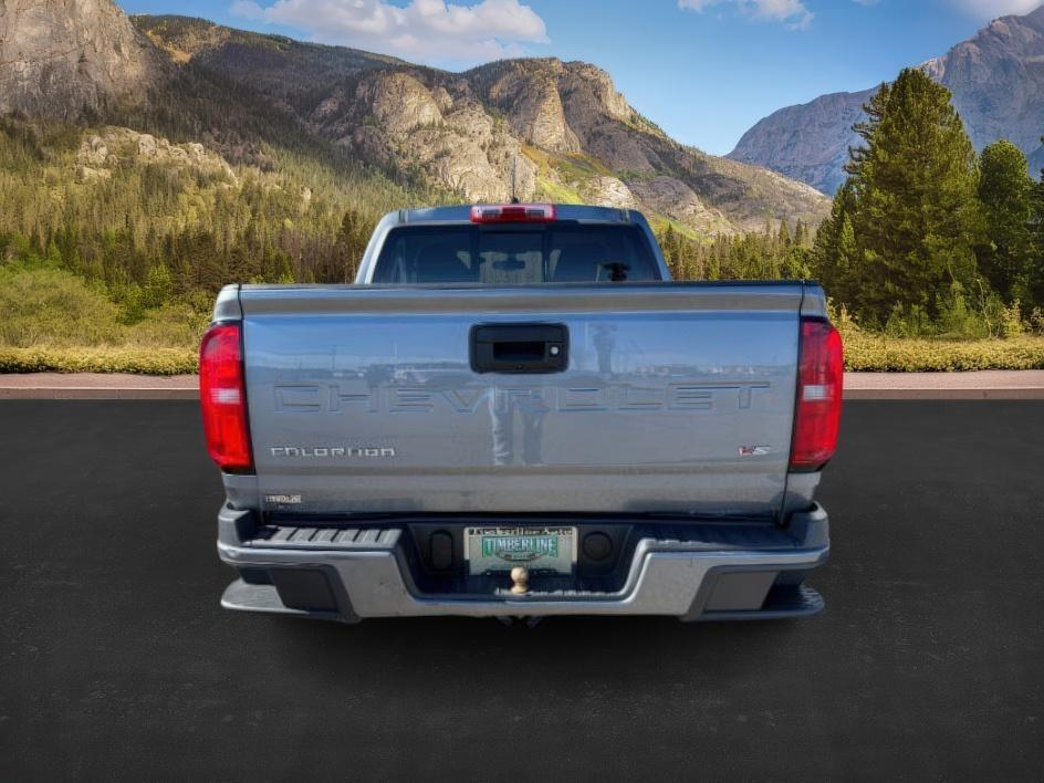 2021 GRAY /Jet Black Chevrolet Colorado 4WD Crew Cab Short Box LT (1GCGTCEN5M1) with an 3.6L V-6 gasoline direct injection engine, AUTOMATIC transmission, located at 1235 N Woodruff Ave., Idaho Falls, 83401, (208) 523-1053, 43.507172, -112.000488 - At Timberline Auto, finding a great deal on your next vehicle is always easy! Our experienced sales staff's goal is to help find you the right vehicle at the right price! Our knowledgeable finance department has options for almost any credit score. We offer extended service contract options to prote - Photo#3