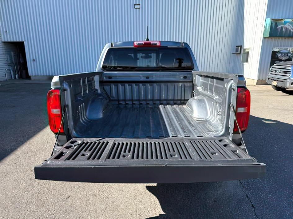 2021 GRAY /Jet Black Chevrolet Colorado 4WD Crew Cab Short Box LT (1GCGTCEN5M1) with an 3.6L V-6 gasoline direct injection engine, AUTOMATIC transmission, located at 1235 N Woodruff Ave., Idaho Falls, 83401, (208) 523-1053, 43.507172, -112.000488 - At Timberline Auto, finding a great deal on your next vehicle is always easy! Our experienced sales staff's goal is to help find you the right vehicle at the right price! Our knowledgeable finance department has options for almost any credit score. We offer extended service contract options to prote - Photo#4