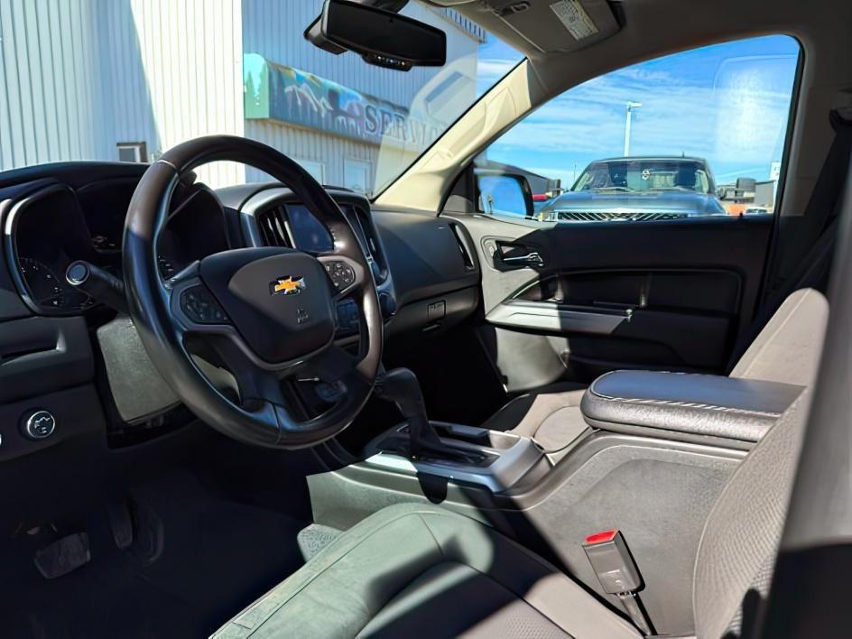 2021 GRAY /Jet Black Chevrolet Colorado 4WD Crew Cab Short Box LT (1GCGTCEN5M1) with an 3.6L V-6 gasoline direct injection engine, AUTOMATIC transmission, located at 1235 N Woodruff Ave., Idaho Falls, 83401, (208) 523-1053, 43.507172, -112.000488 - At Timberline Auto, finding a great deal on your next vehicle is always easy! Our experienced sales staff's goal is to help find you the right vehicle at the right price! Our knowledgeable finance department has options for almost any credit score. We offer extended service contract options to prote - Photo#12