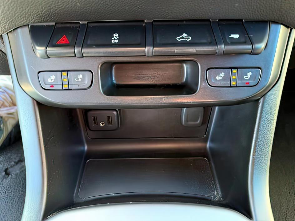 2021 GRAY /Jet Black Chevrolet Colorado 4WD Crew Cab Short Box LT (1GCGTCEN5M1) with an 3.6L V-6 gasoline direct injection engine, AUTOMATIC transmission, located at 1235 N Woodruff Ave., Idaho Falls, 83401, (208) 523-1053, 43.507172, -112.000488 - At Timberline Auto, finding a great deal on your next vehicle is always easy! Our experienced sales staff's goal is to help find you the right vehicle at the right price! Our knowledgeable finance department has options for almost any credit score. We offer extended service contract options to prote - Photo#16